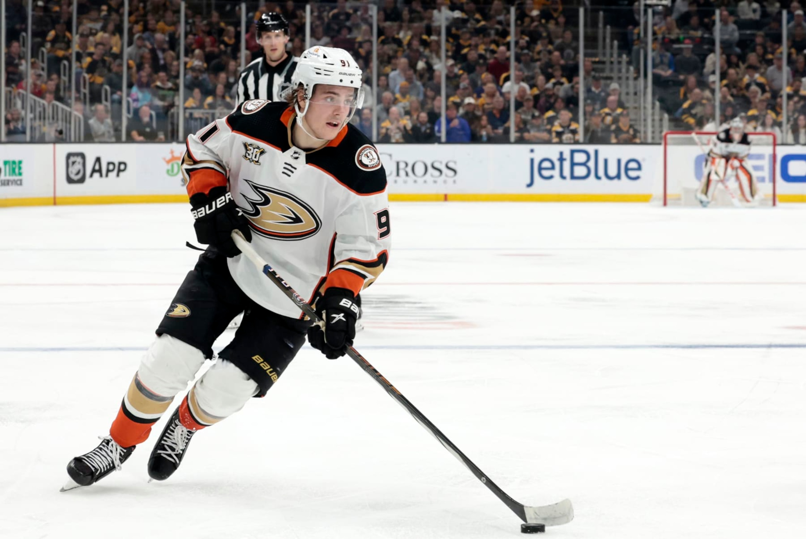 BOSTON, MA - OCTOBER 26: Anaheim Ducks center Leo Carlsson (91) looks up ice during a game between the Boston Bruins and the Anaheim Ducks on October 26, 2023, at TD Garden in Boston, Massachusetts. (Photo by Fred Kfoury III/Icon Sportswire via Getty Images)