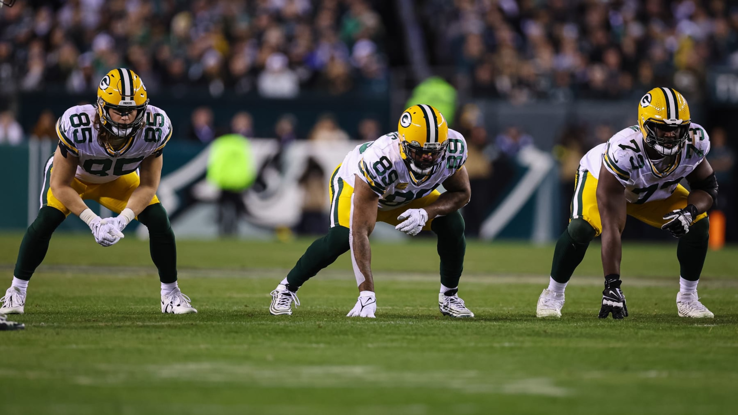 PHILADELPHIA, PA - NOVEMBER 27: Robert Tonyan #85, Marcedes Lewis #89, and Yosh Nijman #73 of the Green Bay Packers line up Philadelphia Eagles during the second half at Lincoln Financial Field on November 27, 2022 in Philadelphia, Pennsylvania. (Photo by Scott Taetsch/Getty Images)
