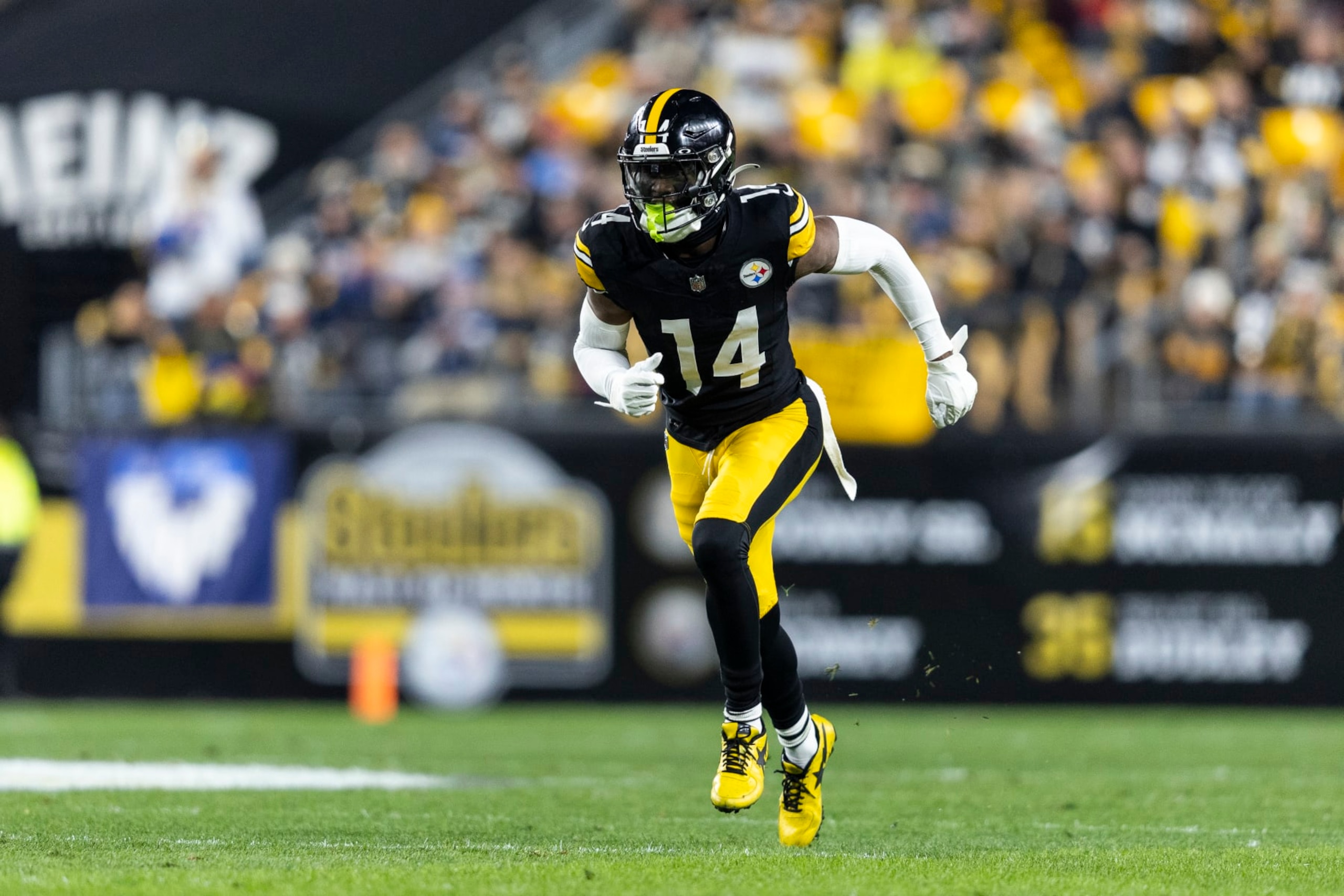 PITTSBURGH, PENNSYLVANIA - NOVEMBER 02: George Pickens #14 of the Pittsburgh Steelers runs a route during an NFL football game between the Pittsburgh Steelers and the Tennessee Titans at Acrisure Stadium on November 02, 2023 in Pittsburgh, Pennsylvania. (Photo by Michael Owens/Getty Images)