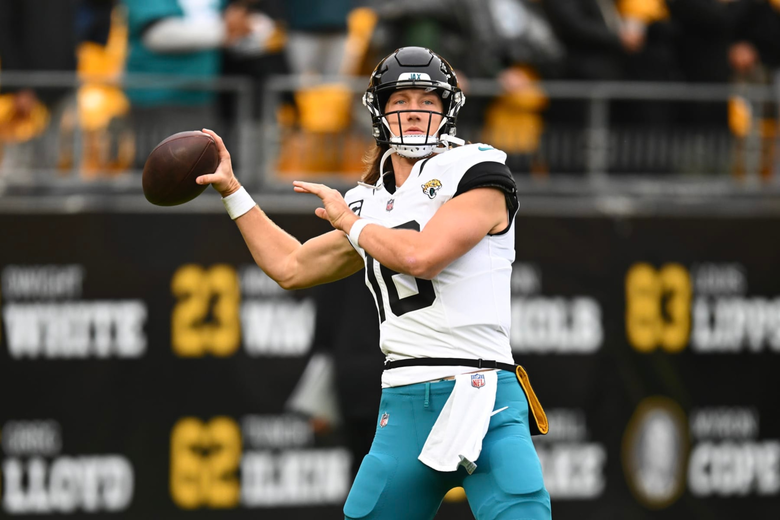 PITTSBURGH, PENNSYLVANIA - OCTOBER 29: Trevor Lawrence #16 of the Jacksonville Jaguars warms up before the game against the Pittsburgh Steelers at Acrisure Stadium on October 29, 2023 in Pittsburgh, Pennsylvania. (Photo by Joe Sargent/Getty Images)