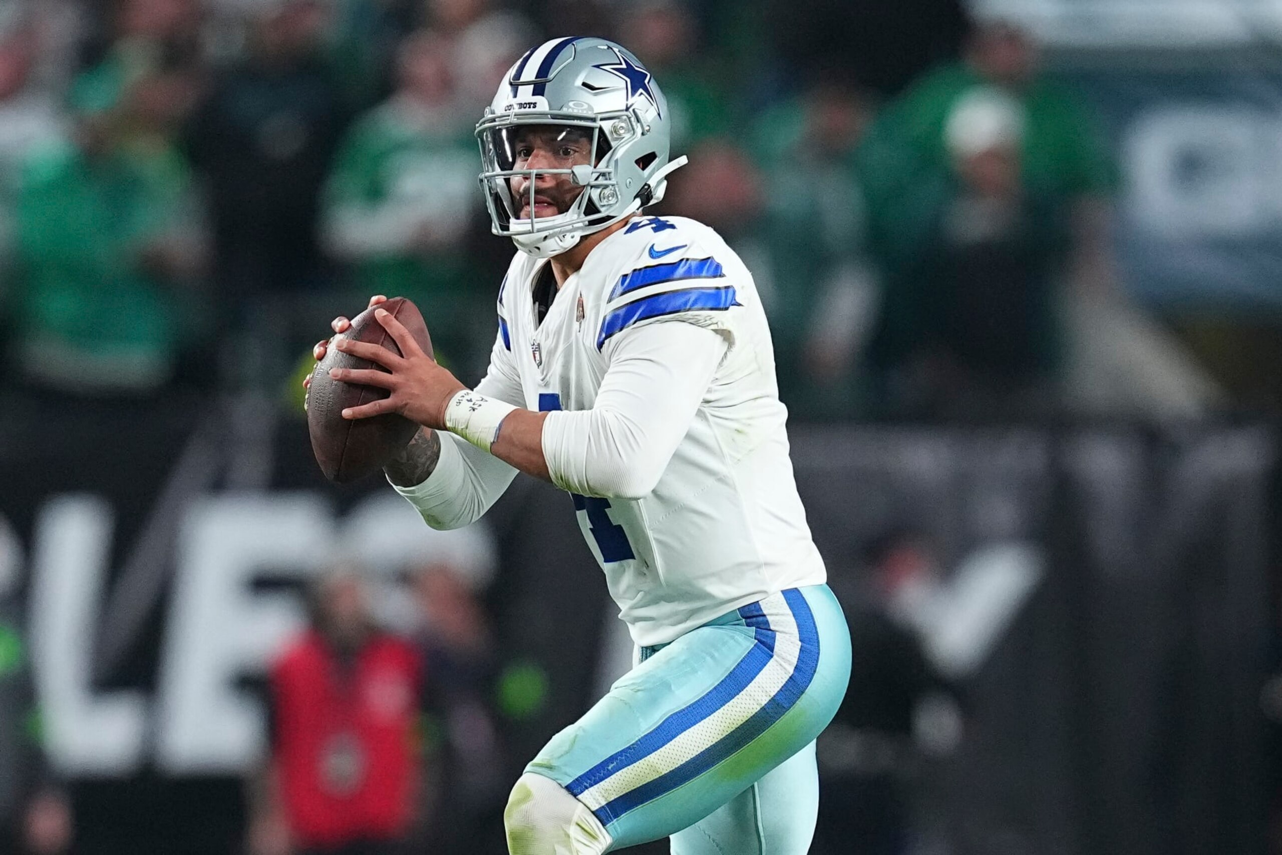 PHILADELPHIA, PENNSYLVANIA - NOVEMBER 5: Dak Prescott #4 of the Dallas Cowboys passes the ball against the Philadelphia Eagles at Lincoln Financial Field on November 5, 2023 in Philadelphia, Pennsylvania. (Photo by Mitchell Leff/Getty Images)