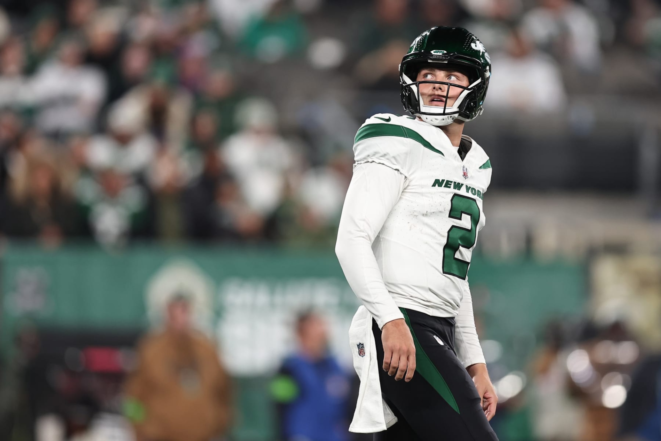 EAST RUTHERFORD, NEW JERSEY - NOVEMBER 06: Zach Wilson #2 of the New York Jets reacts during the second half against the Los Angeles Chargers at MetLife Stadium on November 06, 2023 in East Rutherford, New Jersey. (Photo by Dustin Satloff/Getty Images)