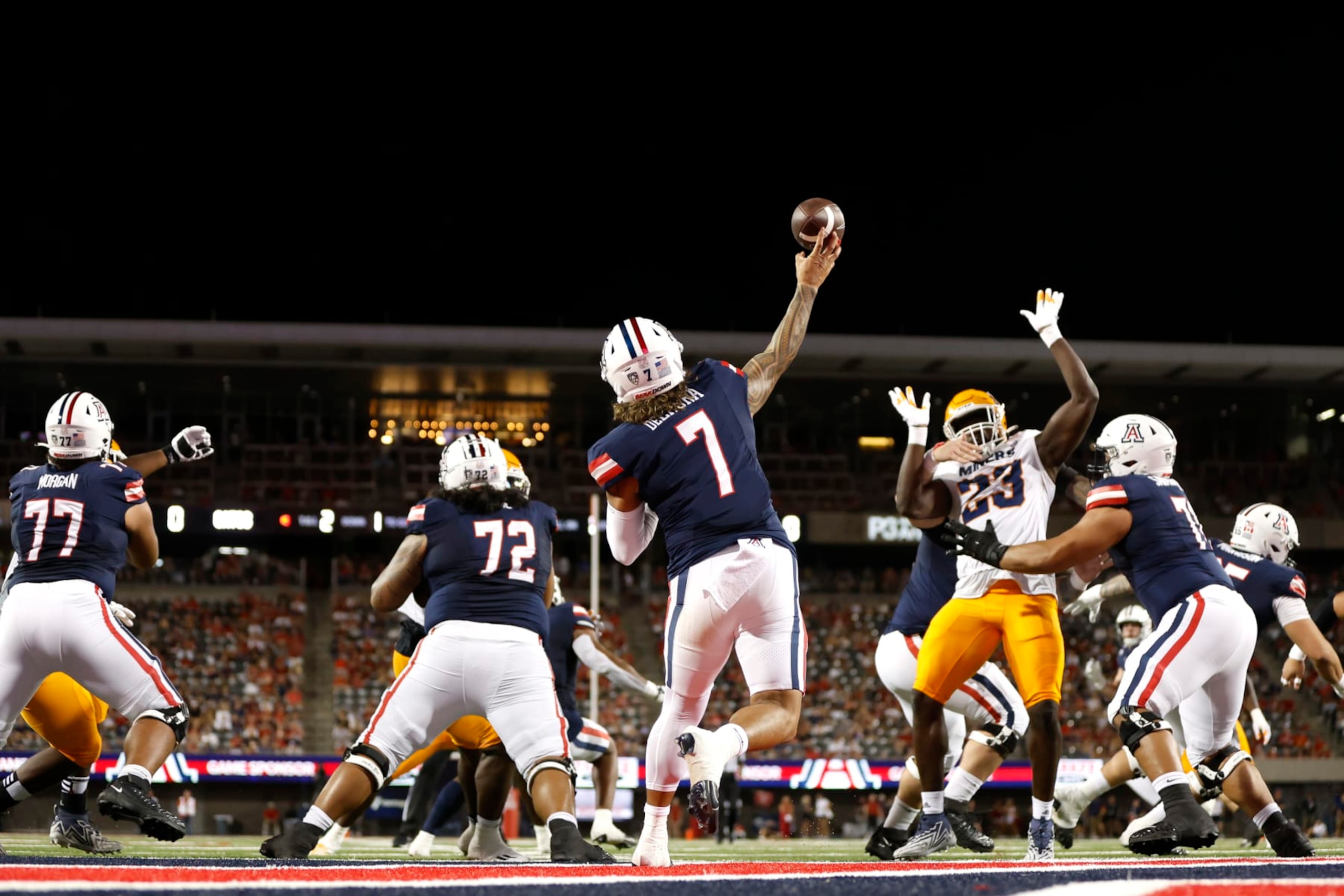 TUCSON, ARIZONA - SEPTEMBER 16: Quarterback Jayden de Laura #7 of the Arizona Wildcats throws a pass during the first half of the college football game against the UTEP Miners at Arizona Stadium on September 16, 2023 in Tucson, Arizona. (Photo by Chris Coduto/Getty Images) TUCSON, ARIZONA - SEPTEMBER 16: Quarterback Jayden de Laura #7 of the Arizona Wildcats throws a pass during the first half of the college football game against the UTEP Miners at Arizona Stadium on September 16, 2023 in Tucson, Arizona. (Photo by Chris Coduto/Getty Images)