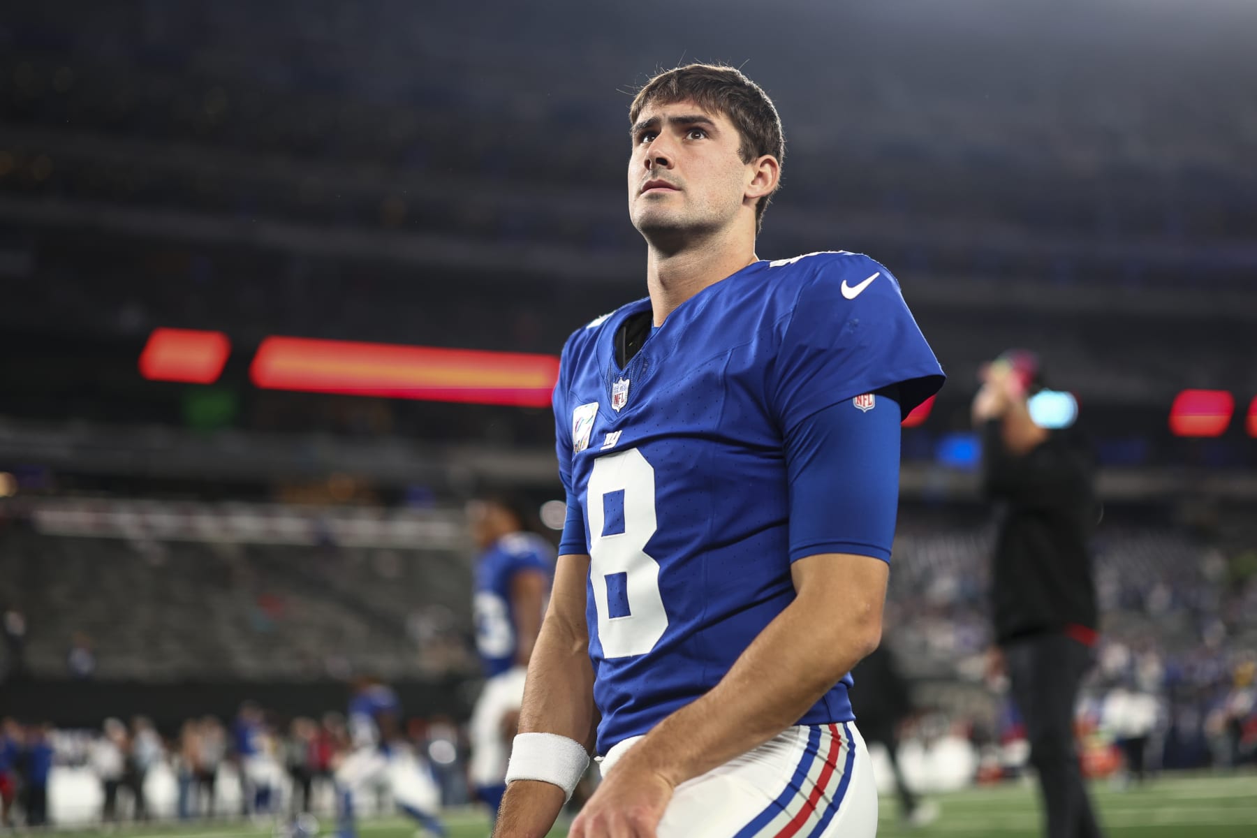 EAST RUTHERFORD, NJ - OCTOBER 2: Daniel Jones #8 of the New York Giants warms up prior to an NFL football game against the Seattle Seahawks at MetLife Stadium on October 2, 2023 in East Rutherford, New Jersey. (Photo by Kevin Sabitus/Getty Images)