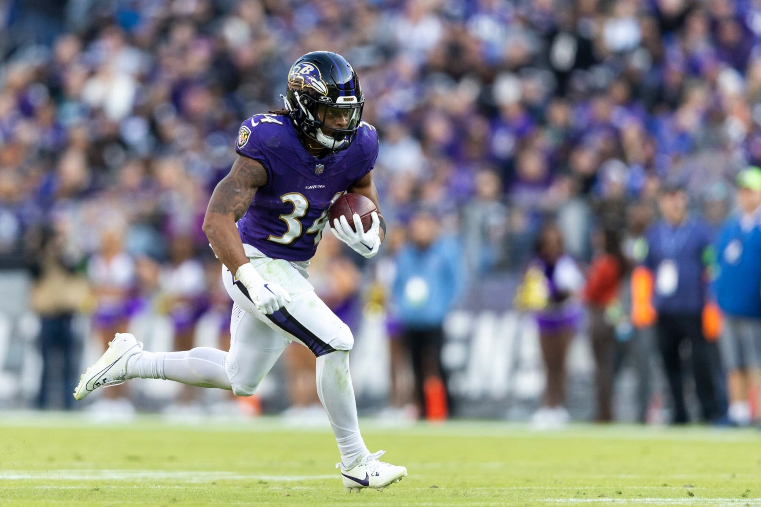 BALTIMORE, MARYLAND - NOVEMBER 05: Keaton Mitchell #34 of the Baltimore Ravens runs with the ball for a touchdown during an NFL football game between the Baltimore Ravens and the Seattle Seahawks at M&T Bank Stadium on November 05, 2023 in Baltimore, Maryland. (Photo by Michael Owens/Getty Images)