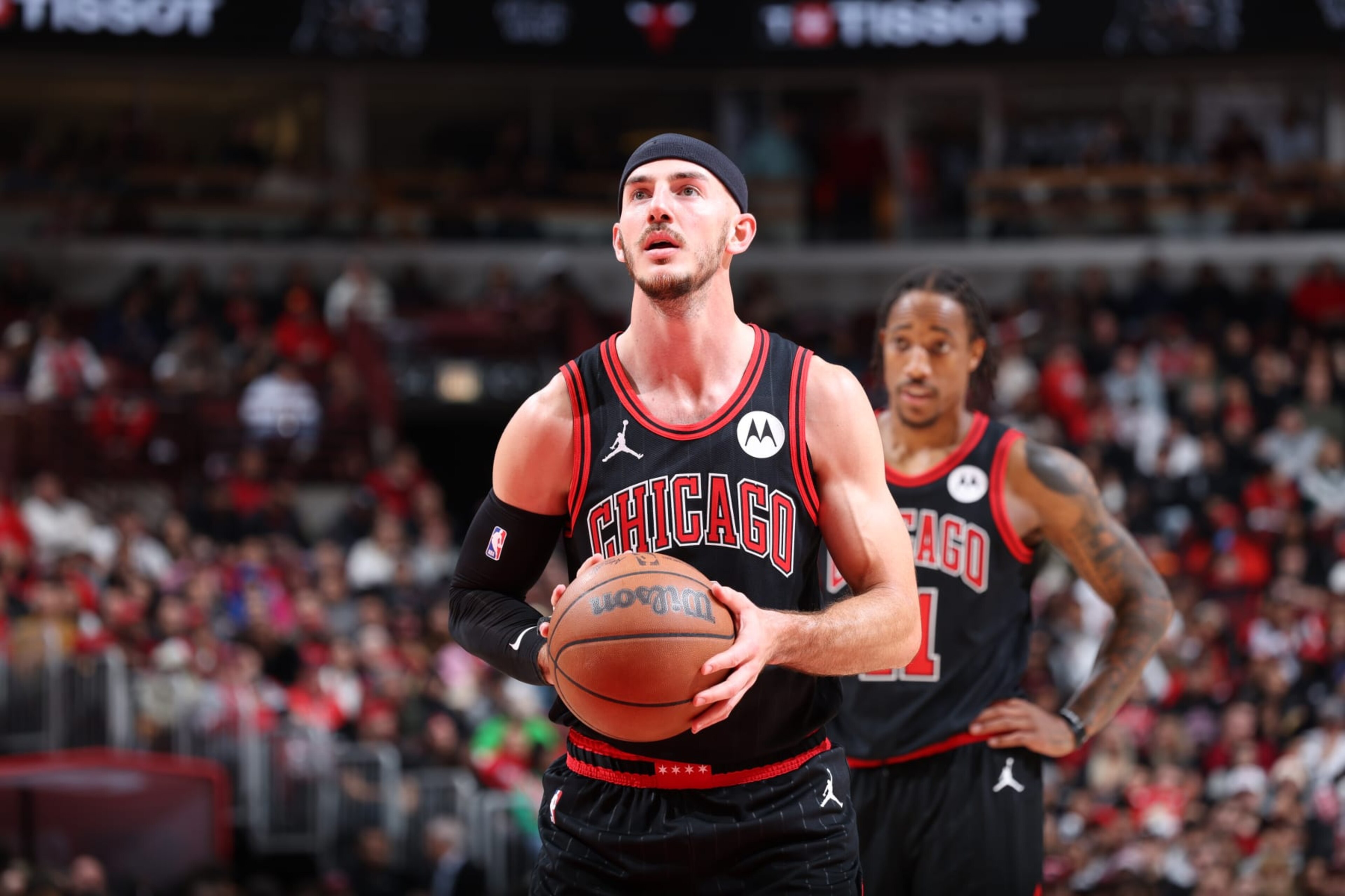 CHICAGO, IL - NOVEMBER 8: Alex Caruso #6 of the Chicago Bulls shoots a free throw during the game against the Phoenix Suns on November 8, 2023 at United Center in Chicago, Illinois. NOTE TO USER: User expressly acknowledges and agrees that, by downloading and or using this photograph, User is consenting to the terms and conditions of the Getty Images License Agreement. Mandatory Copyright Notice: Copyright 2023 NBAE (Photo by Jeff Haynes/NBAE via Getty Images)