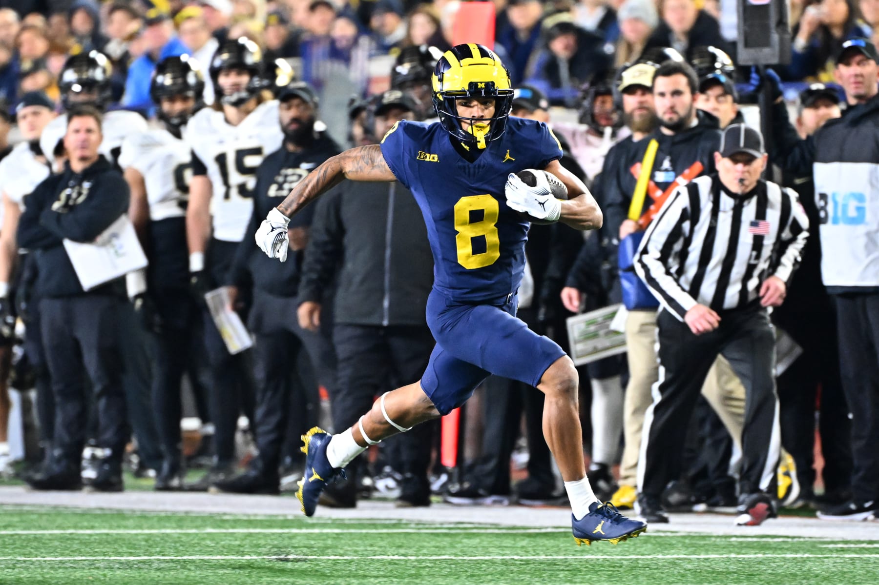 ANN ARBOR, MI - NOVEMBER 04: Michigan Wolverines wide receiver Tyler Morris (8) runs down the sidelines for a long gain during the Michigan Wolverines versus the Purdue Boilermakers on Saturday November 4, 2023 at Michigan Stadium in Ann Arbor, MI. (Photo by Steven King/Icon Sportswire via Getty Images)