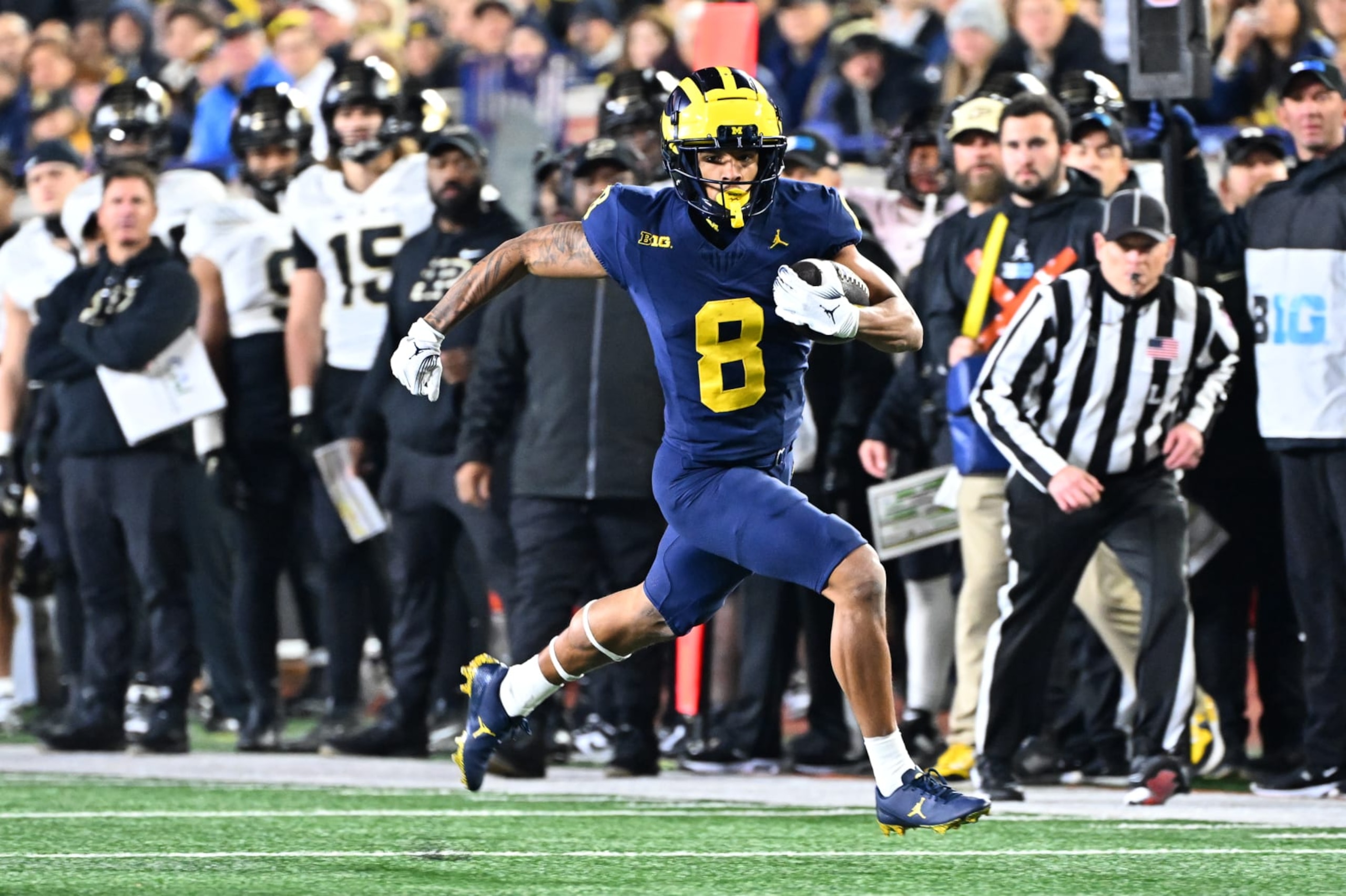 ANN ARBOR, MI - NOVEMBER 04: Michigan Wolverines wide receiver Tyler Morris (8) runs down the sidelines for a long gain during the Michigan Wolverines versus the Purdue Boilermakers on Saturday November 4, 2023 at Michigan Stadium in Ann Arbor, MI. (Photo by Steven King/Icon Sportswire via Getty Images)