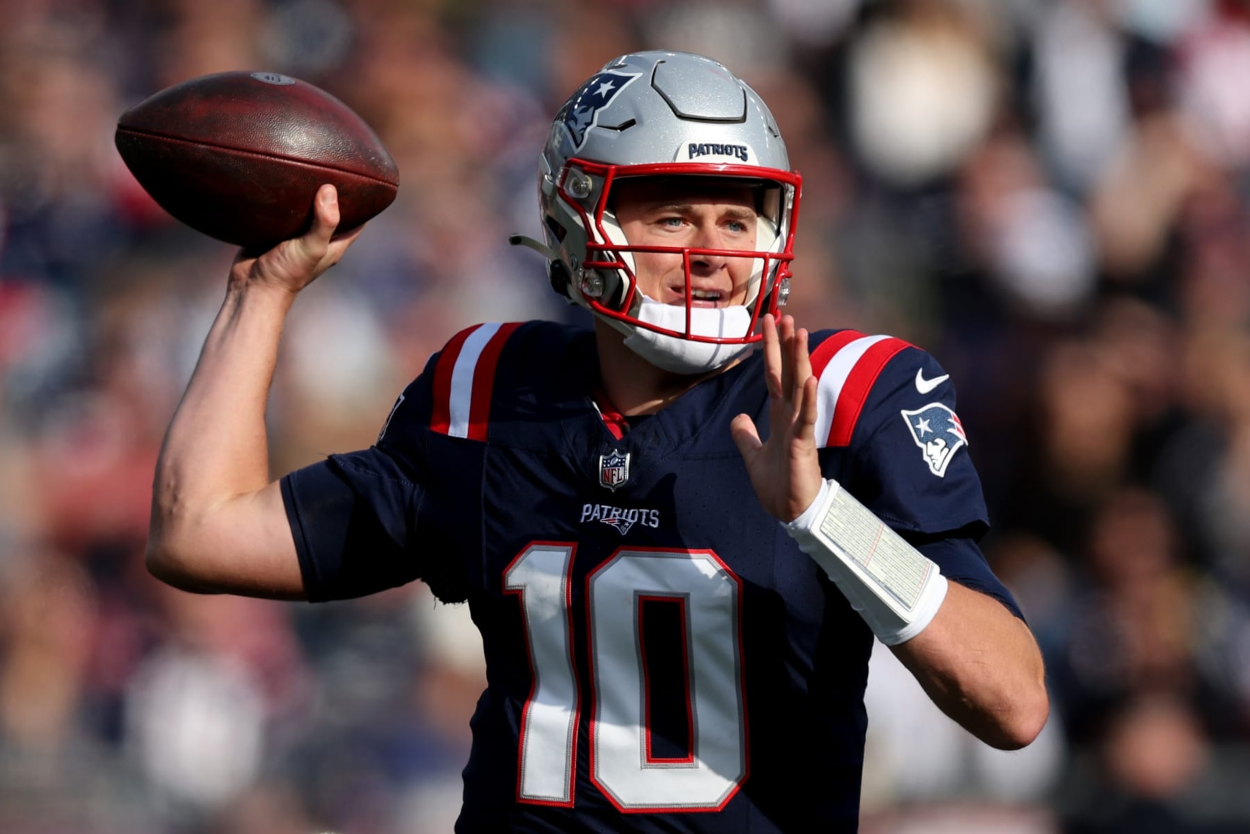 FOXBOROUGH, MASSACHUSETTS - NOVEMBER 05: Mac Jones #10 of the New England Patriots throws a pass in the game against the Washington Commanders during the first quarter at Gillette Stadium on November 05, 2023 in Foxborough, Massachusetts. (Photo by Adam Glanzman/Getty Images) FOXBOROUGH, MASSACHUSETTS - NOVEMBER 05: Mac Jones #10 of the New England Patriots throws a pass in the game against the Washington Commanders during the first quarter at Gillette Stadium on November 05, 2023 in Foxborough, Massachusetts. (Photo by Adam Glanzman/Getty Images)