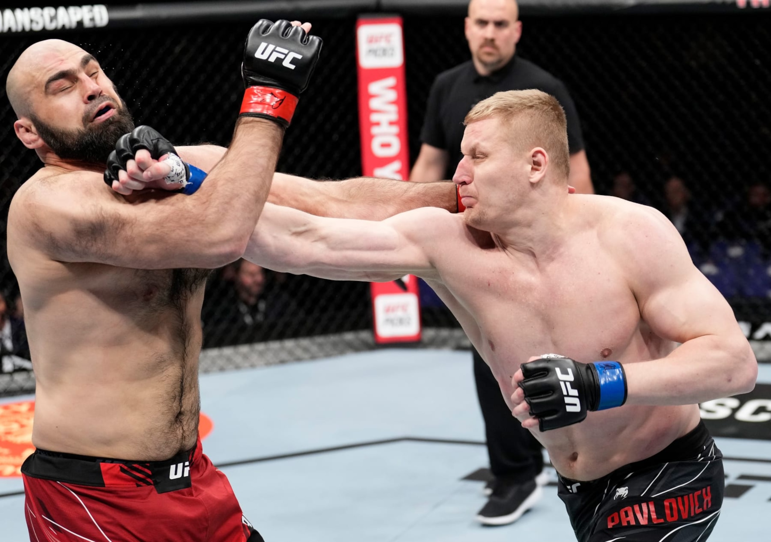 Sergei Pavlovich punches Shamil Abdurakhimov 