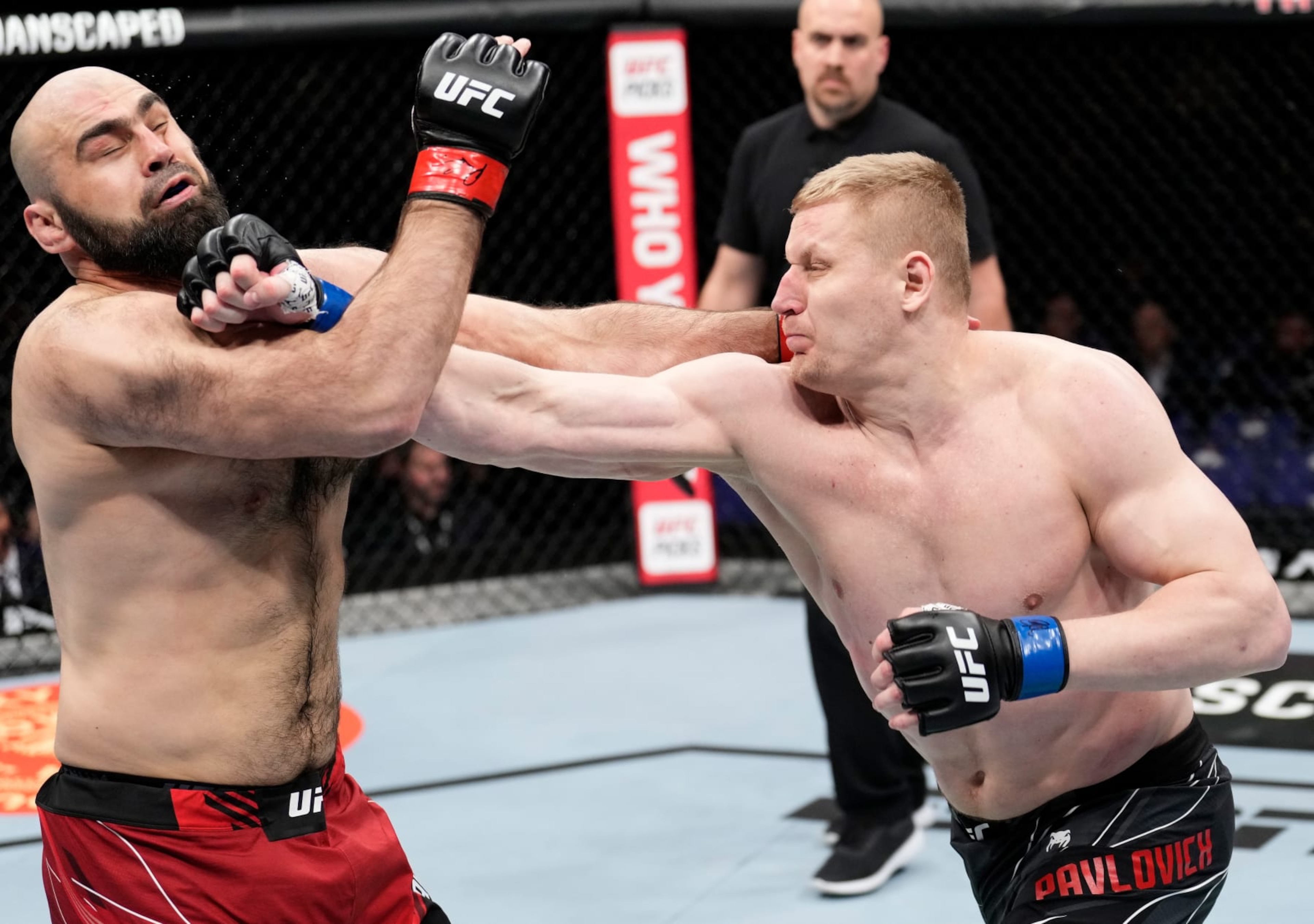 Sergei Pavlovich punches Shamil Abdurakhimov 