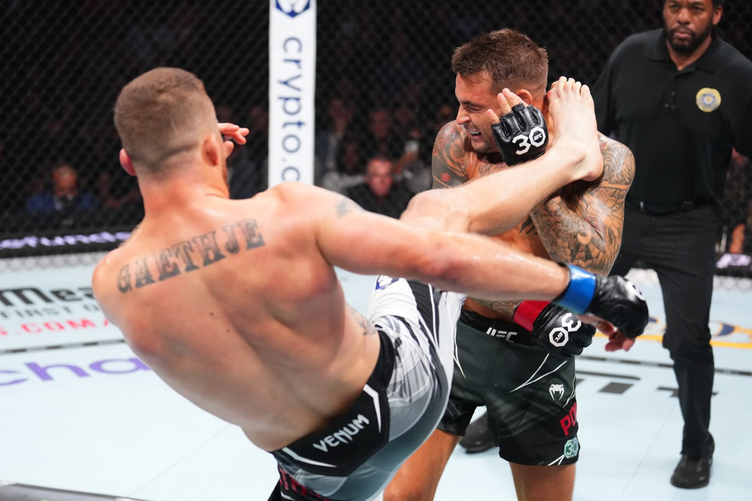 Justin Gaethje knocks out Dustin Poirier