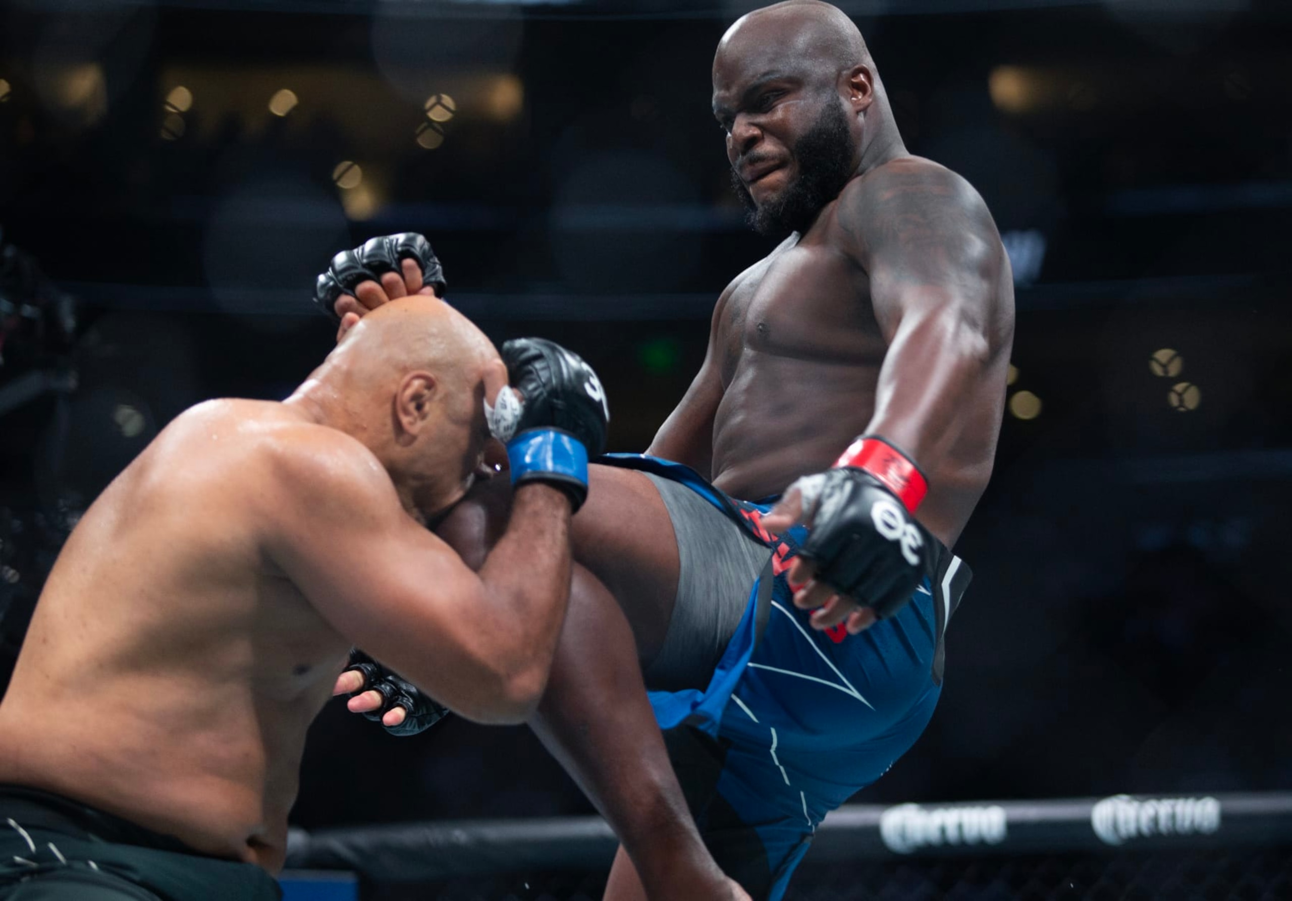 Derrick Lewis knocks out Marcos Rogerio de Lima