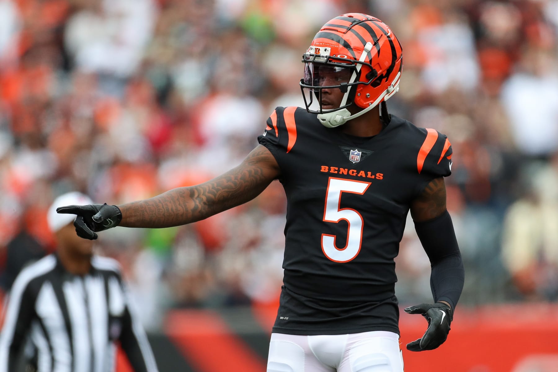 CINCINNATI, OH - OCTOBER 15: Cincinnati Bengals wide receiver Tee Higgins (5) lines up for a play during the game against the Seattle Seahawks and the Cincinnati Bengals on October 15, 2023, at Paycor Stadium in Cincinnati, OH. (Photo by Ian Johnson/Icon Sportswire via Getty Images)