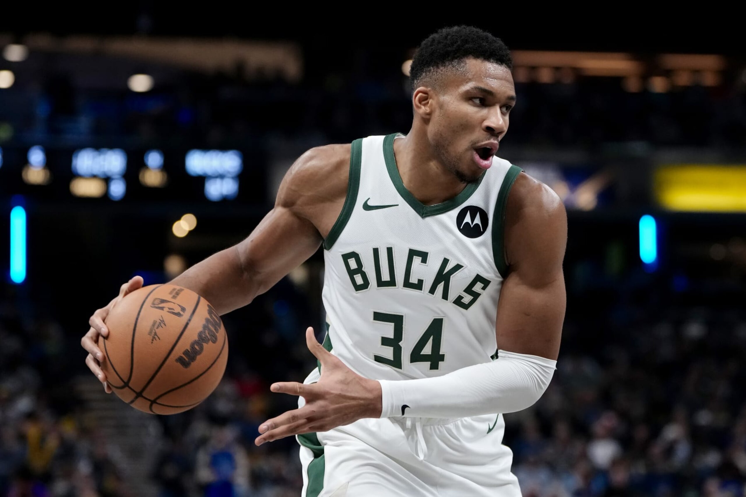 INDIANAPOLIS, INDIANA - NOVEMBER 09: Giannis Antetokounmpo #34 of the Milwaukee Bucks handles the ball in the third quarter against the Indiana Pacers at Gainbridge Fieldhouse on November 09, 2023 in Indianapolis, Indiana. NOTE TO USER: User expressly acknowledges and agrees that, by downloading and or using this photograph, User is consenting to the terms and conditions of the Getty Images License Agreement. (Photo by Dylan Buell/Getty Images)