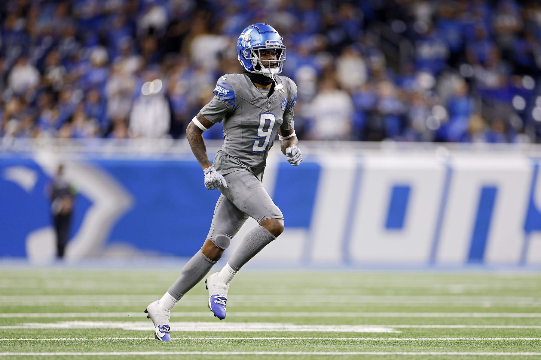 DETROIT, MICHIGAN - OCTOBER 30: Jameson Williams #9 of the Detroit Lions runs up the field in the second half of a game against the Las Vegas Raiders at Ford Field on October 30, 2023 in Detroit, Michigan. (Photo by Mike Mulholland/Getty Images)