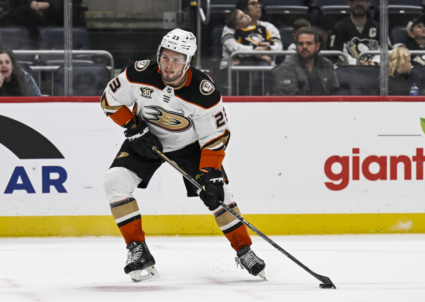 PITTSBURGH, PA - OCTOBER 30: Anaheim Ducks center Mason McTavish (23) handles the puck during the third period in the NHL game between the Pittsburgh Penguins and the Anaheim Ducks on October 30, 2023, at PPG Paints Arena in Pittsburgh, PA. (Photo by Jeanine Leech/Icon Sportswire via Getty Images)