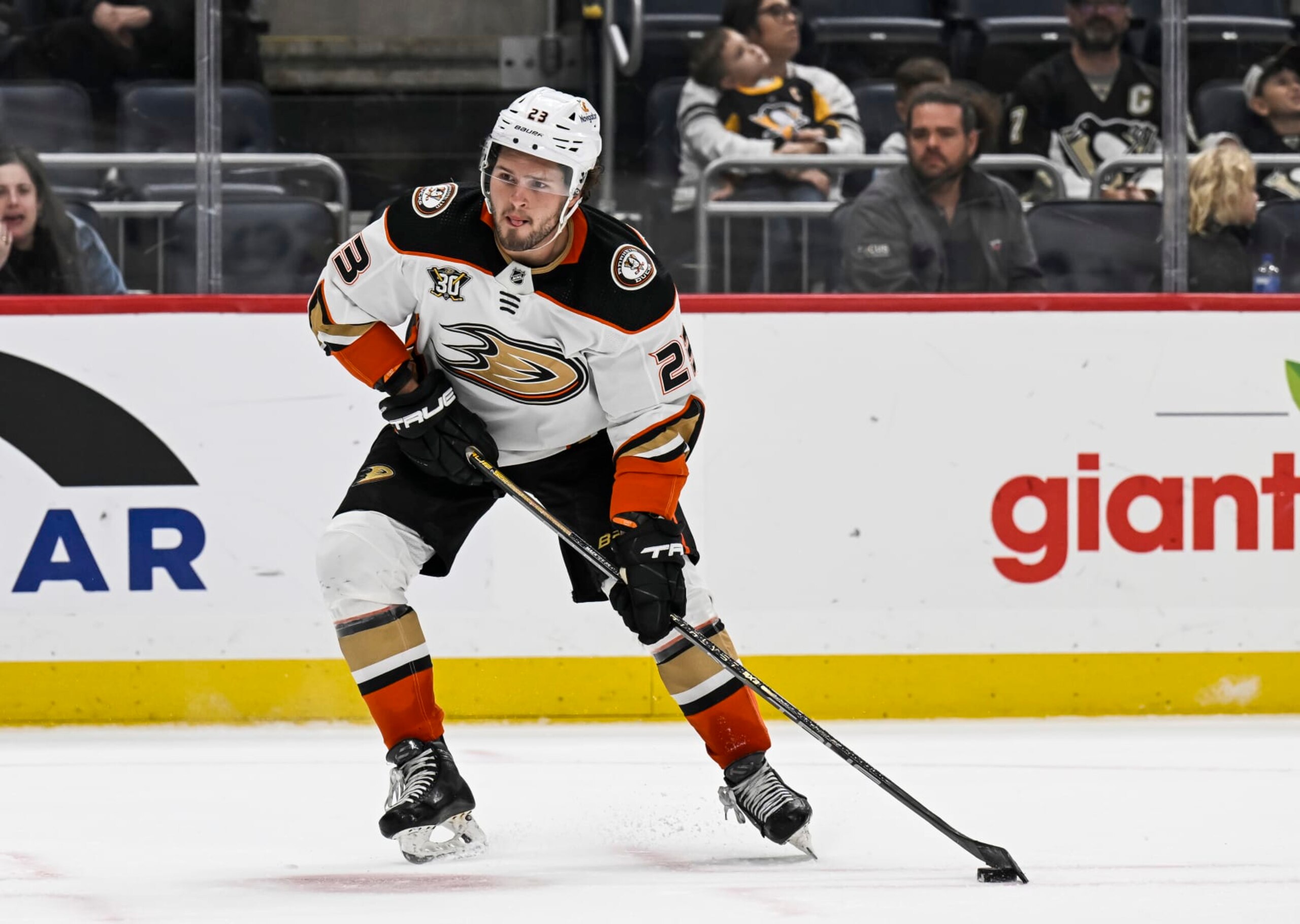 PITTSBURGH, PA - OCTOBER 30: Anaheim Ducks center Mason McTavish (23) handles the puck during the third period in the NHL game between the Pittsburgh Penguins and the Anaheim Ducks on October 30, 2023, at PPG Paints Arena in Pittsburgh, PA. (Photo by Jeanine Leech/Icon Sportswire via Getty Images)