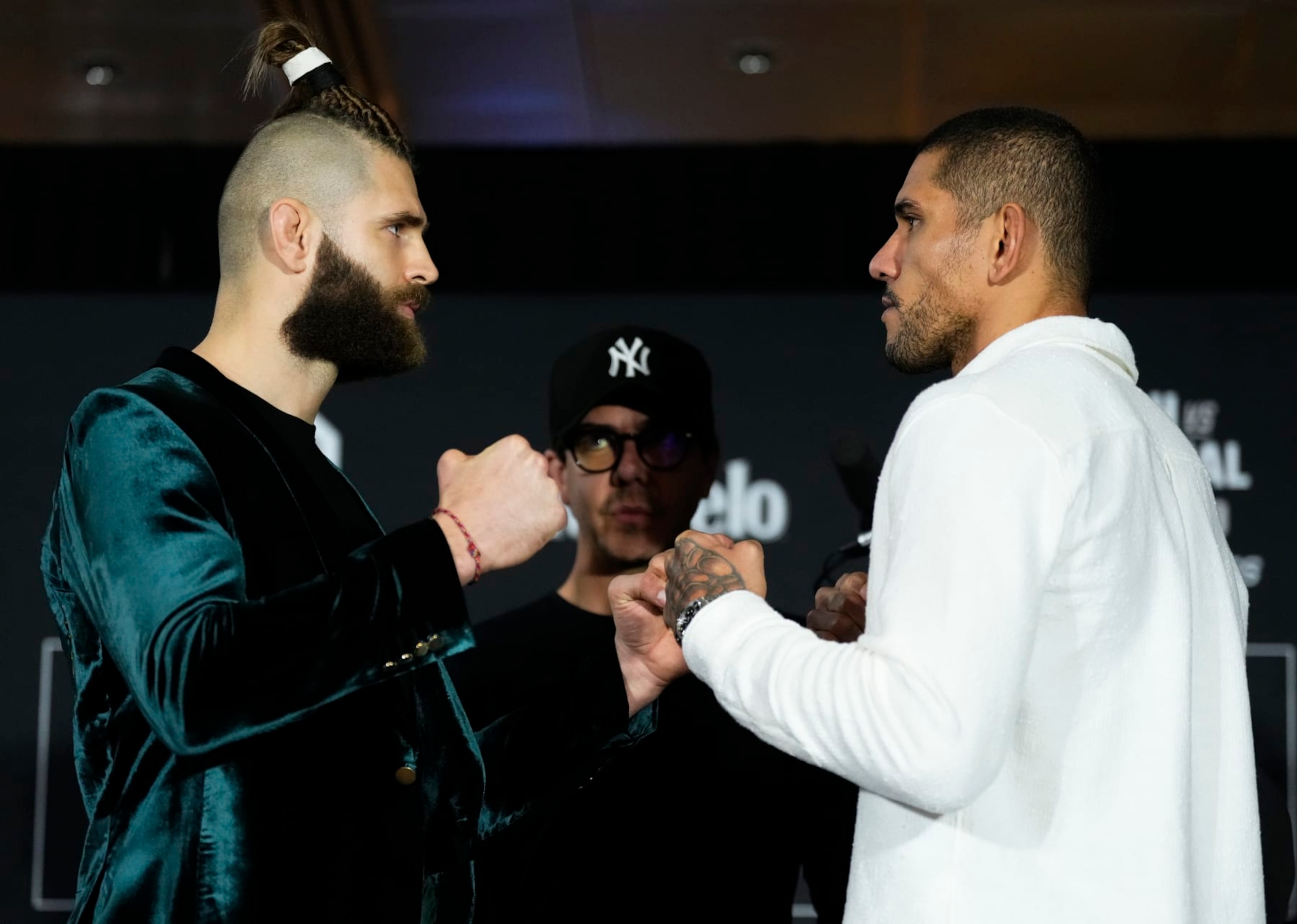 NEW YORK, NEW YORK - NOVEMBER 09: (L-R) Opponents Jiri Prochazka of the Czech Republic and Alex Pereira of Brazil face off during the UFC 295 press conference at Chase Square at Madison Square Garden on November 09, 2023 in New York City. (Photo by Jeff Bottari/Zuffa LLC via Getty Images)