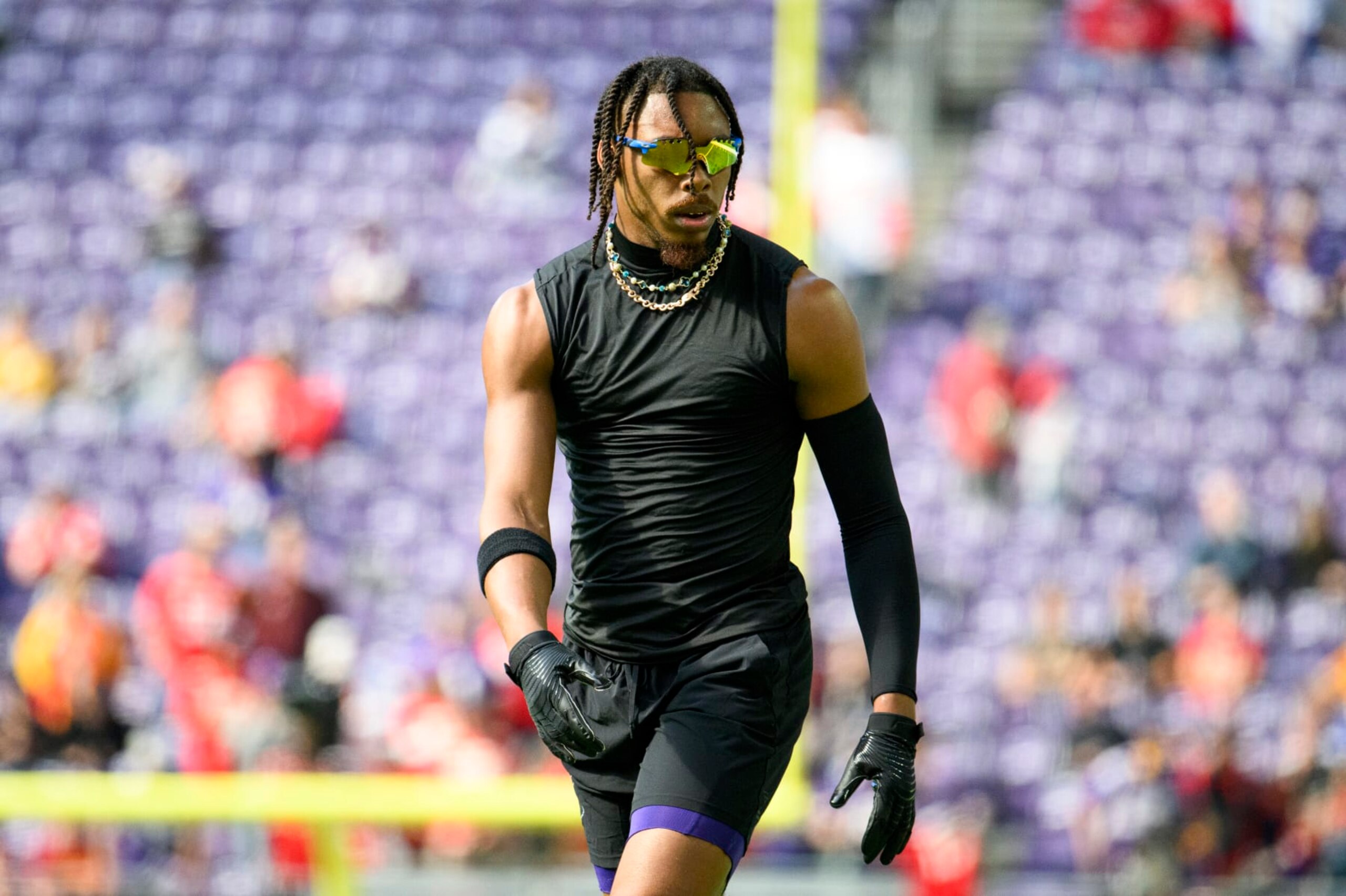 MINNEAPOLIS, MINNESOTA - OCTOBER 8: Justin Jefferson #18 of the Minnesota Vikings warms up before the game against the Kansas City Chiefs at U.S. Bank Stadium on October 8, 2023 in Minneapolis, Minnesota. (Photo by Stephen Maturen/Getty Images)