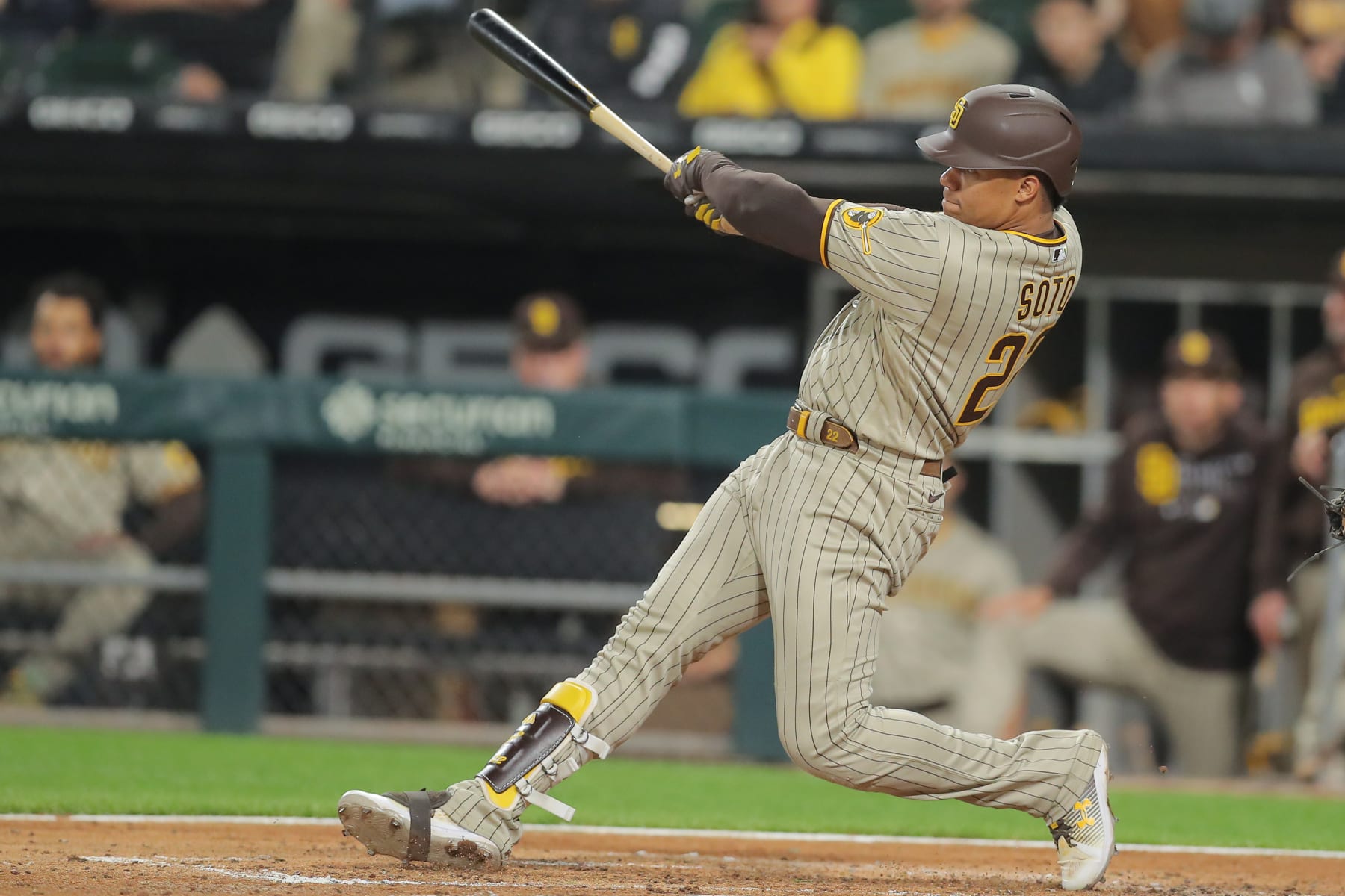 CHICAGO, IL - SEPTEMBER 29: San Diego Padres left fielder Juan Soto (22) hits a single during a Major League Baseball game between the San Diego Padres and the Chicago White Sox on September 29, 2023 at Guaranteed Rate Field in Chicago, IL. (Photo by Melissa Tamez/Icon Sportswire via Getty Images)