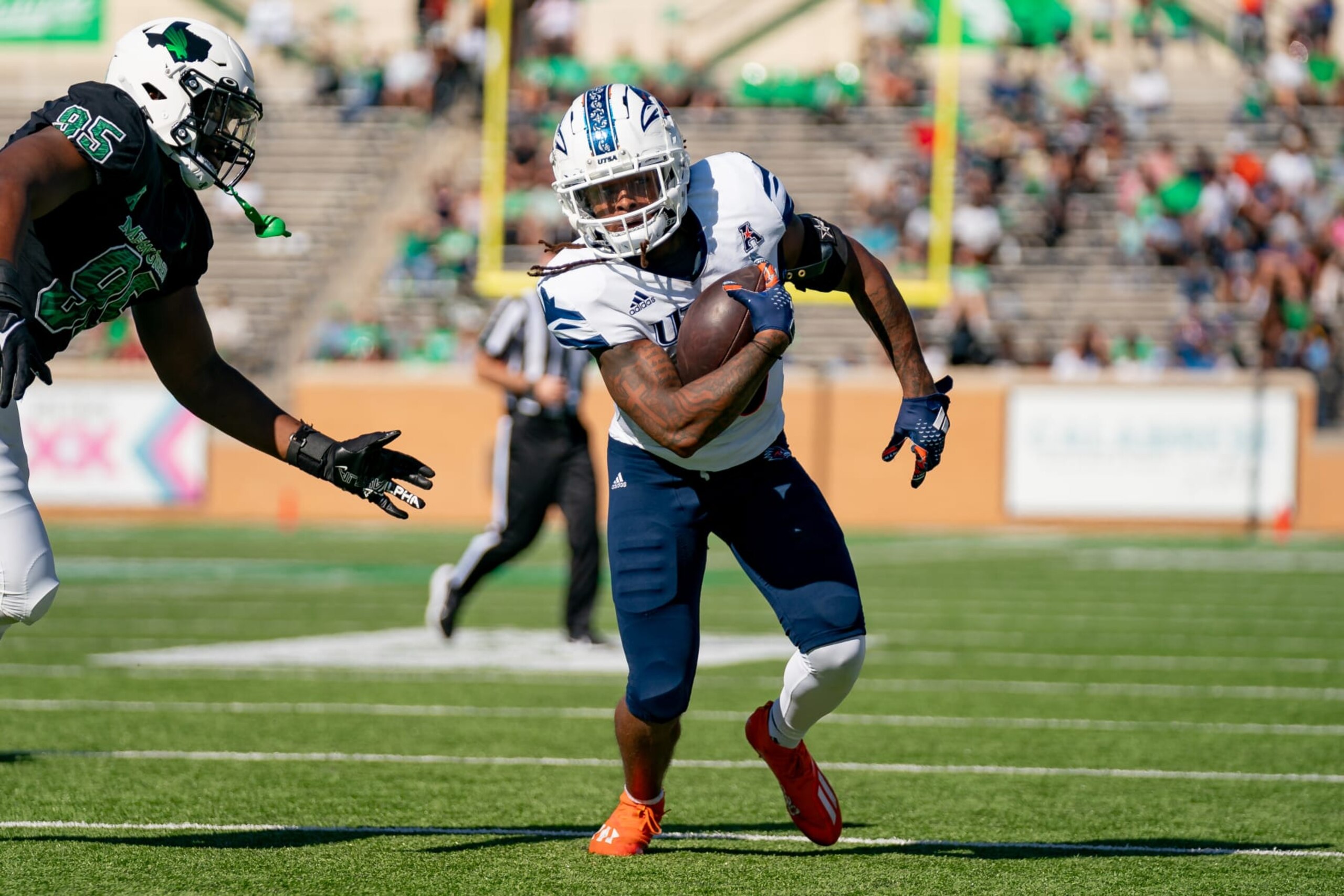DENTON, TX - NOVEMBER 04: UTSA Roadrunners running back Robert Henry (20) scores a touchdown during the UTSA Roadrunners  and North Texas Mean Green on November 4, 2023 at Apogee Stadium, TX. (Photo by Christopher Leduc/Icon Sportswire via Getty Images)