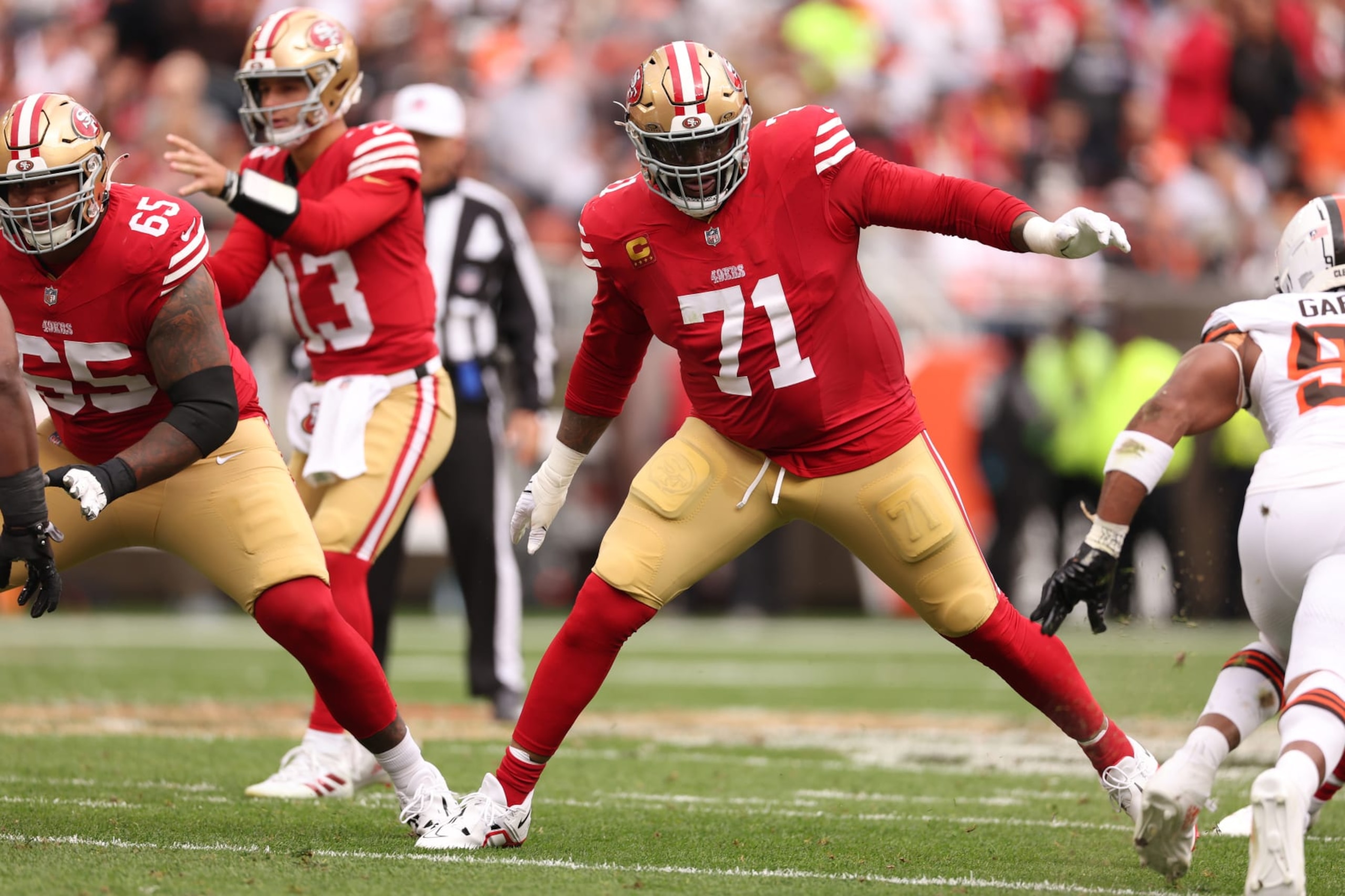 CLEVELAND, OHIO - OCTOBER 15: Trent Williams #71 of the San Francisco 49ers plays against the Cleveland Browns at Cleveland Browns Stadium on October 15, 2023 in Cleveland, Ohio. (Photo by Gregory Shamus/Getty Images)