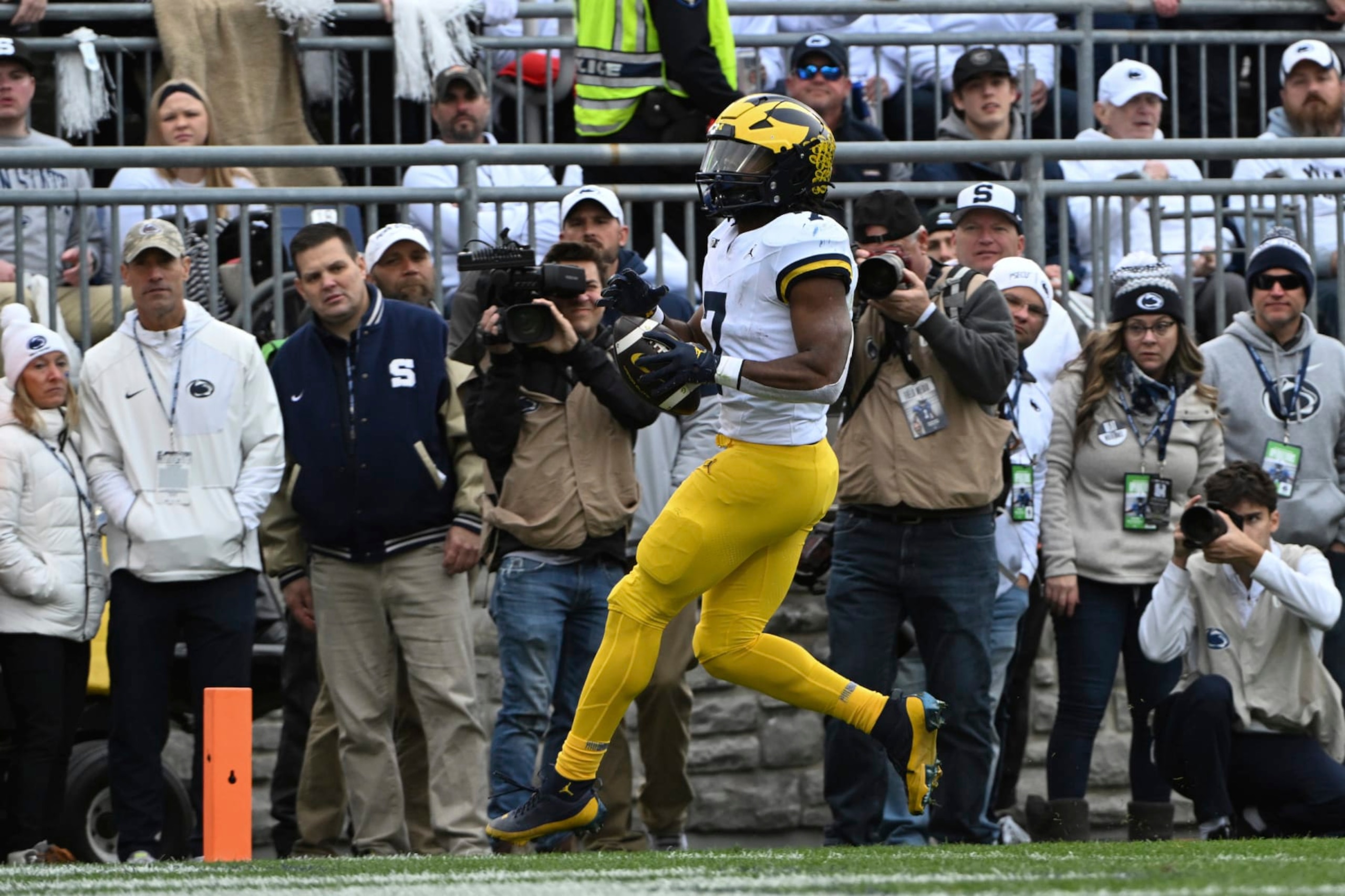 Michigan running back Donovan Edwards (7) scores a touchdown against Penn State during the first half of an NCAA college football game, Saturday, Nov.11, 2023, in State College, Pa. (AP Photo/Barry Reeger) Michigan running back Donovan Edwards (7) scores a touchdown against Penn State during the first half of an NCAA college football game, Saturday, Nov.11, 2023, in State College, Pa. (AP Photo/Barry Reeger)