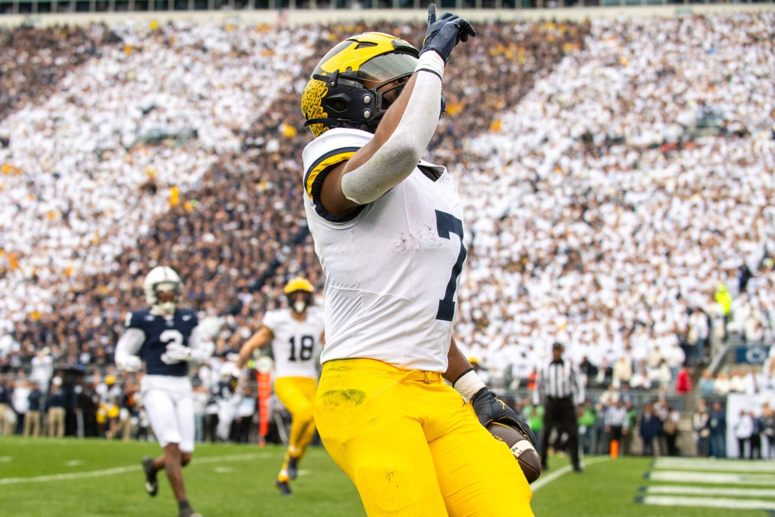 STATE COLLEGE, PENNSYLVANIA - NOVEMBER 11: Donovan Edwards #7 of the Michigan Wolverines reacts after scoring a touchdown during the first half of a college football game against the Penn State Nittany Lions at Beaver Stadium on November 11, 2023 in State College, Pennsylvania. (Photo by Aaron J. Thornton/Getty Images)
