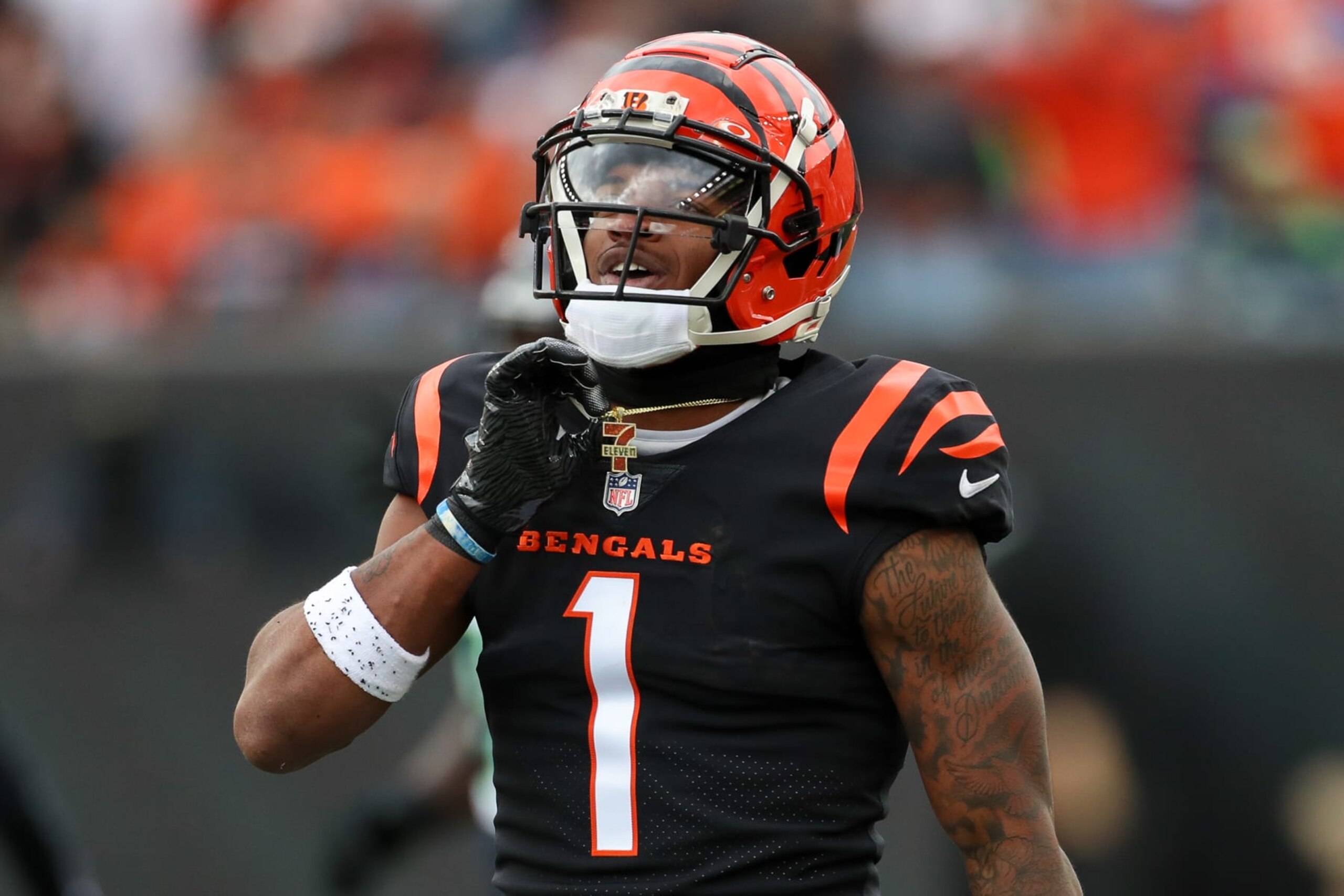 CINCINNATI, OH - OCTOBER 15: Cincinnati Bengals wide receiver Ja'Marr Chase (1) holds up a 7-Eleven necklace during the game against the Seattle Seahawks and the Cincinnati Bengals on October 15, 2023, at Paycor Stadium in Cincinnati, OH. (Photo by Ian Johnson/Icon Sportswire via Getty Images)