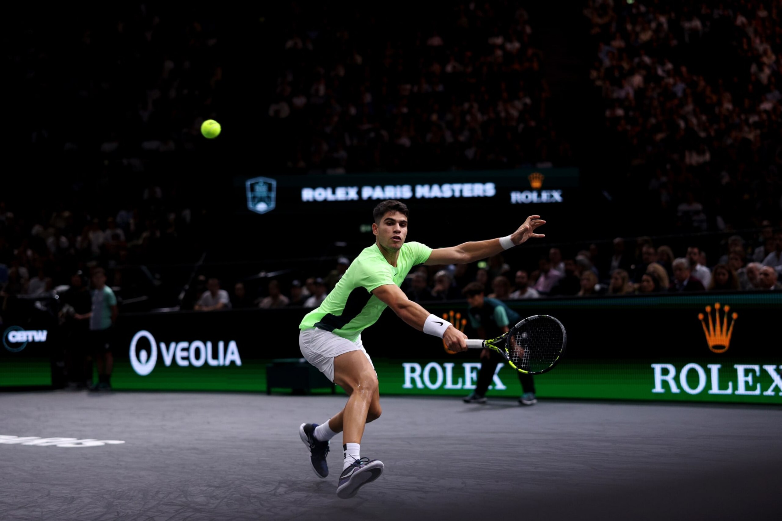 PARIS, FRANCE - OCTOBER 31: Carlos Alcaraz of Spain returns a backhand in his match against Roman Safiullin of Russia during Day Two of the Rolex Paris Masters ATP Masters 1000 at Palais Omnisports de Bercy on October 31, 2023 in Paris, France. (Photo by Dean Mouhtaropoulos/Getty Images) PARIS, FRANCE - OCTOBER 31: Carlos Alcaraz of Spain returns a backhand in his match against Roman Safiullin of Russia during Day Two of the Rolex Paris Masters ATP Masters 1000 at Palais Omnisports de Bercy on October 31, 2023 in Paris, France. (Photo by Dean Mouhtaropoulos/Getty Images)