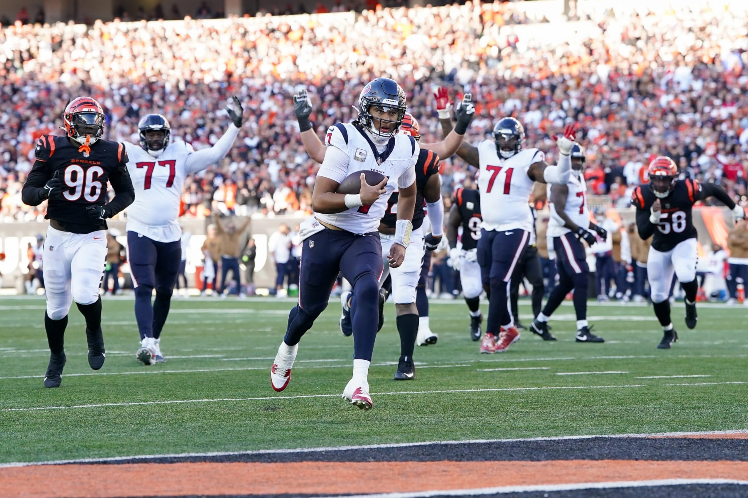 CINCINNATI, OHIO - NOVEMBER 12: C.J. Stroud #7 of the Houston Texans scores a touchdown in the fourth quarter against the Cincinnati Bengals at Paycor Stadium on November 12, 2023 in Cincinnati, Ohio. (Photo by Dylan Buell/Getty Images)