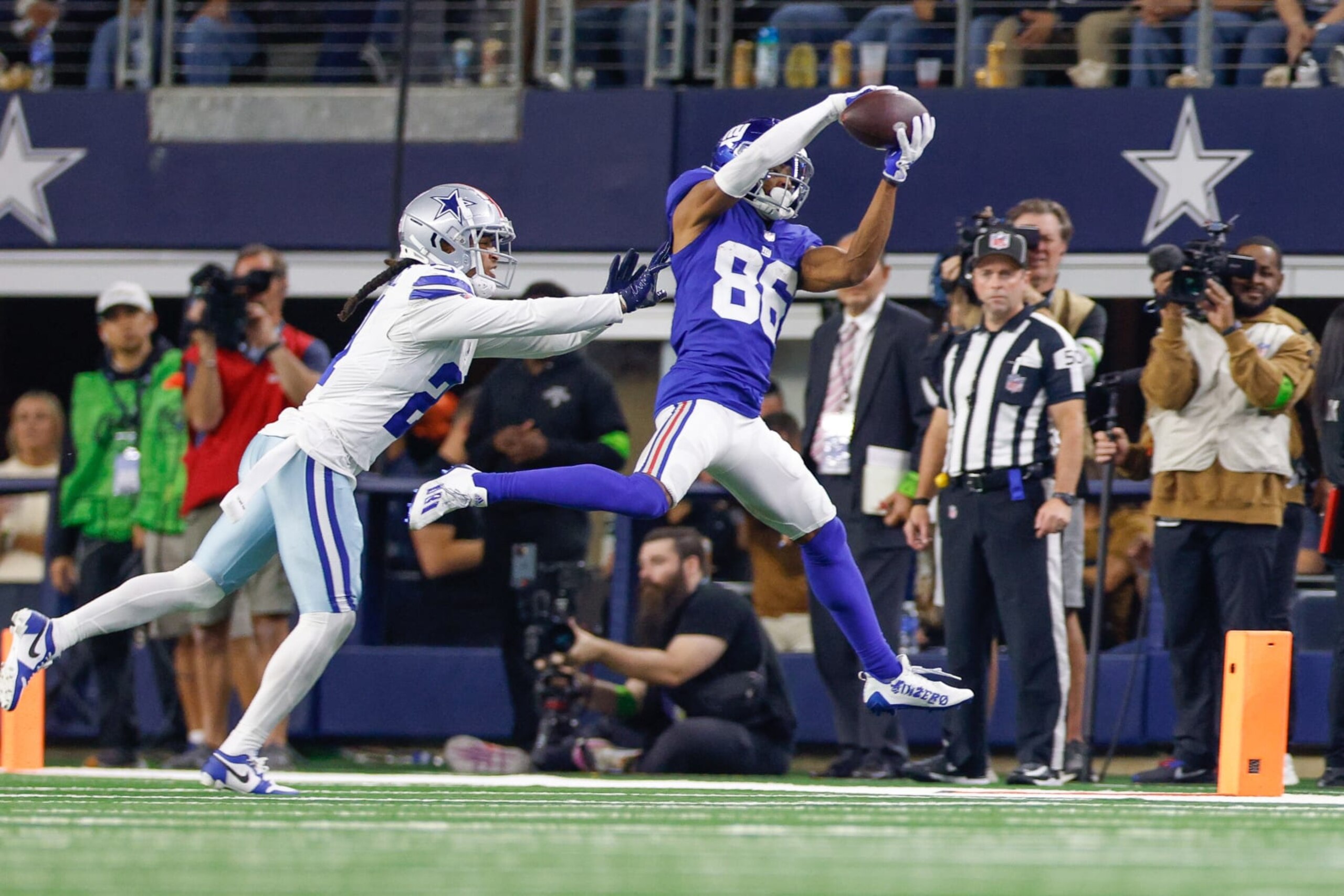ARLINGTON, TX - NOVEMBER 12: Dallas Cowboys cornerback Stephon Gilmore (21) forces New York Giants wide receiver Darius Slayton (86) out of bounds for an incompletion during the game between the Dallas Cowboys and New York Giants on November 12, 2023 at AT&T Stadium in Arlington, TX. (Photo by Andrew Dieb/Icon Sportswire via Getty Images)