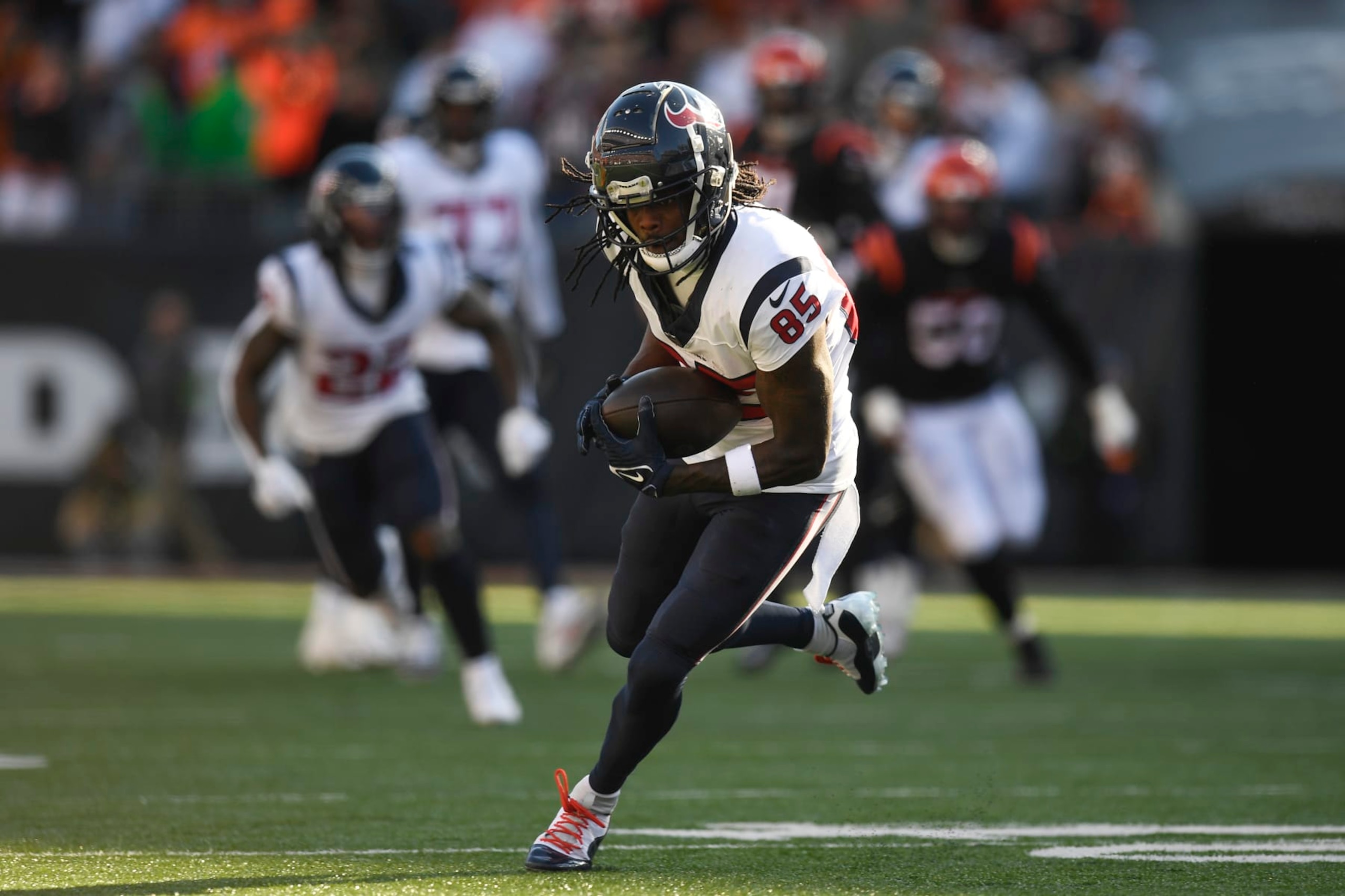 CINCINNATI, OH - NOVEMBER 12: Houston Texans Wide Receiver Noah Brown (85) advances the ball during the NFL football game between the Houston Texans and the Cincinnati Bengals on November 12, 2023, at Paycor Stadium in Cincinnati, Ohio. (Photo by Michael Allio/Icon Sportswire via Getty Images)