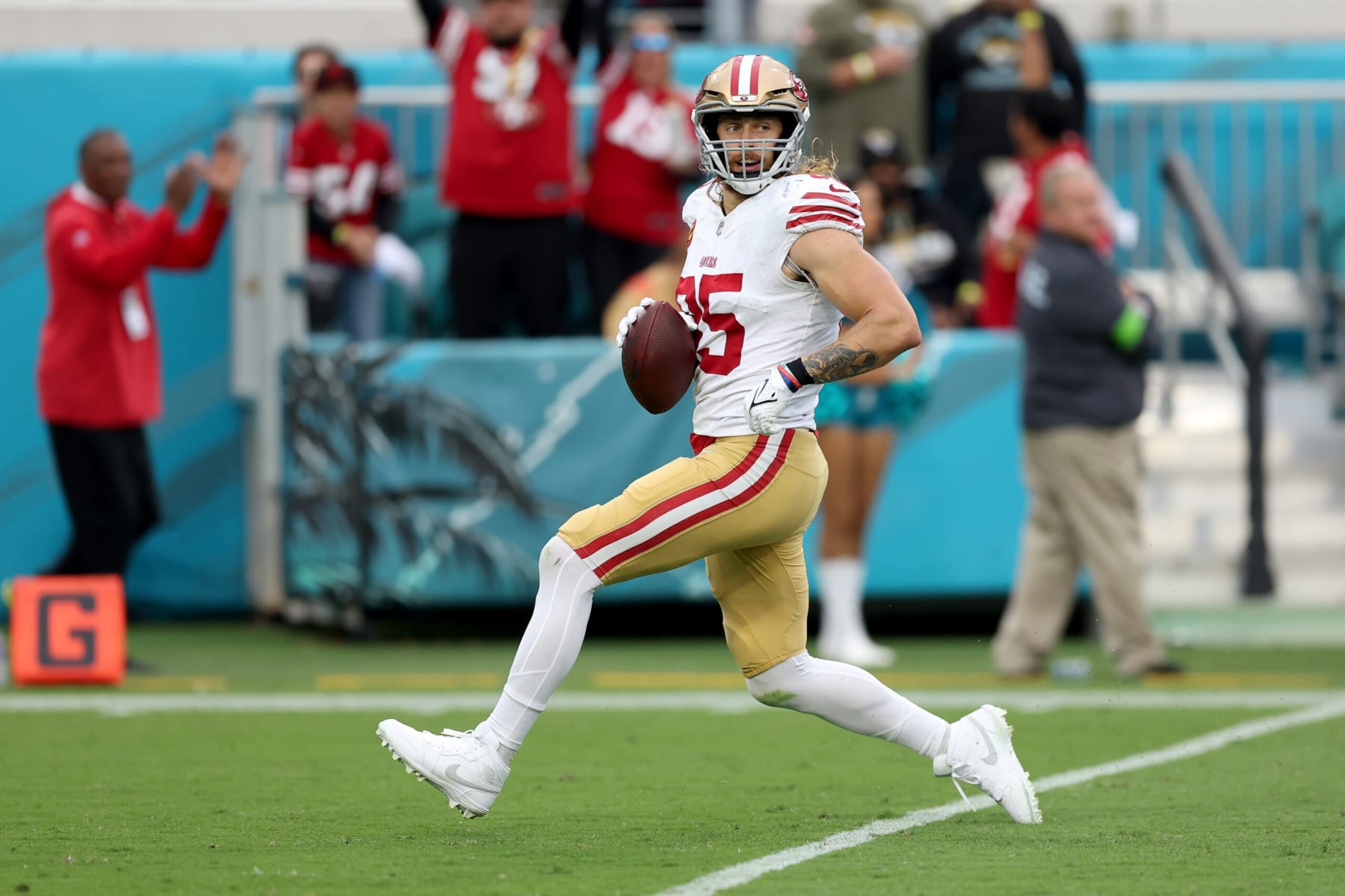 JACKSONVILLE, FLORIDA - NOVEMBER 12: George Kittle #85 of the San Francisco 49ers runs into the end zone for a touchdown during the third quarter against the Jacksonville Jaguars at EverBank Stadium on November 12, 2023 in Jacksonville, Florida. (Photo by Mike Carlson/Getty Images) JACKSONVILLE, FLORIDA - NOVEMBER 12: George Kittle #85 of the San Francisco 49ers runs into the end zone for a touchdown during the third quarter against the Jacksonville Jaguars at EverBank Stadium on November 12, 2023 in Jacksonville, Florida. (Photo by Mike Carlson/Getty Images)