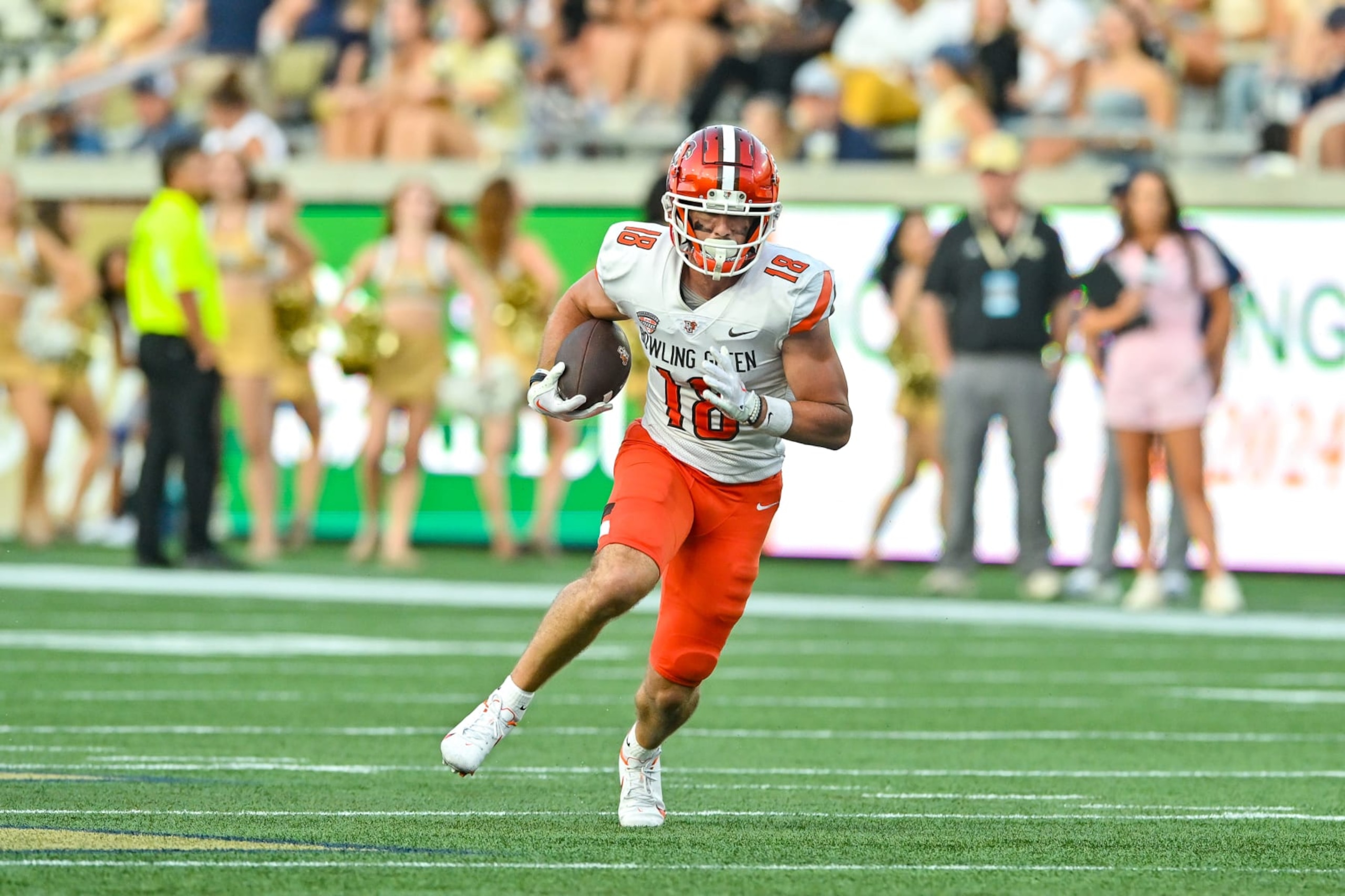 ATLANTA, GA SEPTEMBER 30: Bowling Green wide receiver Austin Osborne (18) runs with the ball during the college football game between the Bowling Green Falcons and the Georgia Tech Yellow Jackets on September 30th, 2023 at Bobby Dodd Stadium in Atlanta, GA. (Photo by Rich von Biberstein/Icon Sportswire via Getty Images) ATLANTA, GA SEPTEMBER 30: Bowling Green wide receiver Austin Osborne (18) runs with the ball during the college football game between the Bowling Green Falcons and the Georgia Tech Yellow Jackets on September 30th, 2023 at Bobby Dodd Stadium in Atlanta, GA. (Photo by Rich von Biberstein/Icon Sportswire via Getty Images)