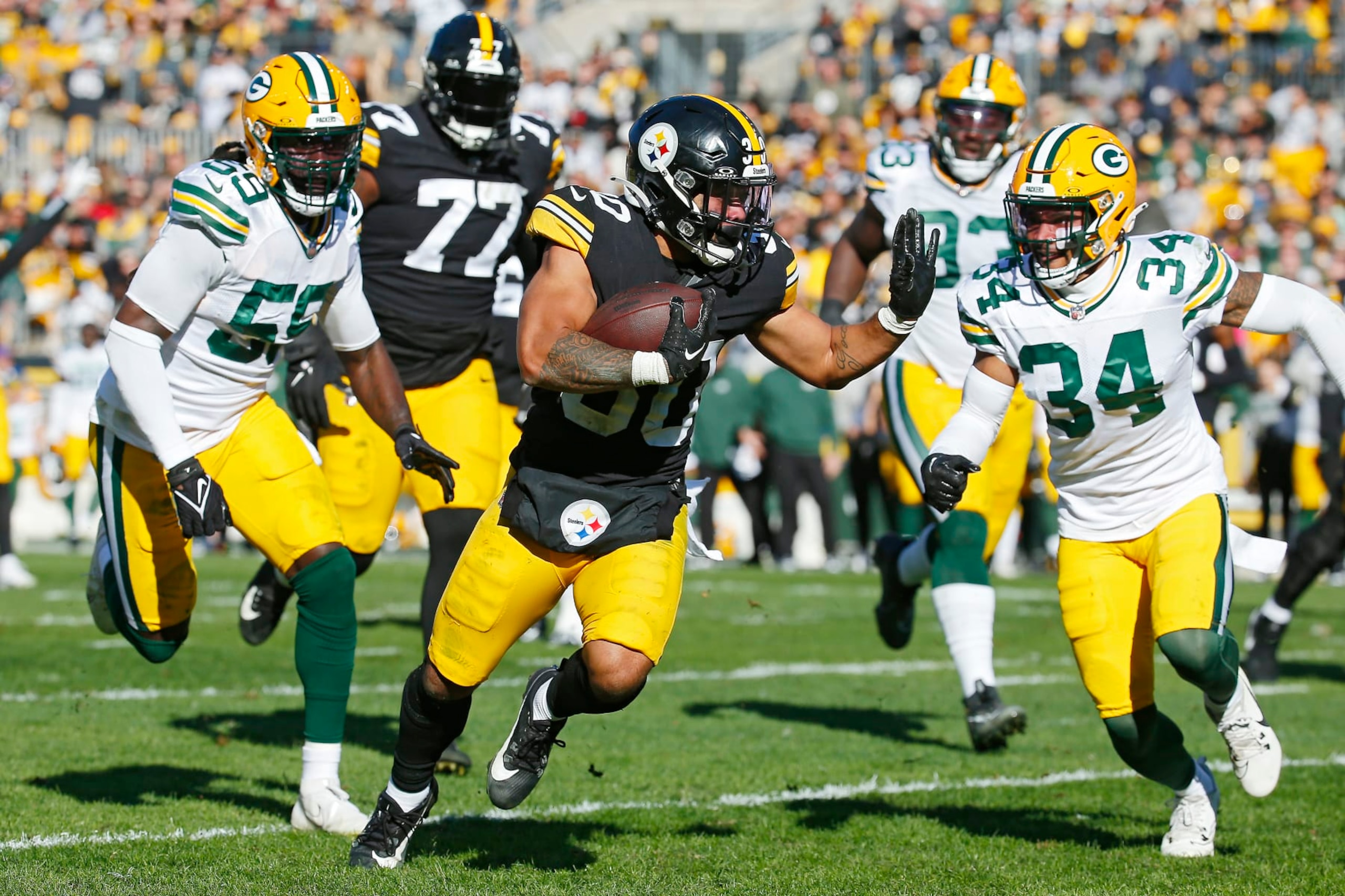 PITTSBURGH, PENNSYLVANIA - NOVEMBER 12: Jaylen Warren #30 of the Pittsburgh Steelers runs past De'Vondre Campbell #59 of the Green Bay Packers and Jonathan Owens #34 of the Green Bay Packers while scoring a rushing touchdown during the second quarter at Acrisure Stadium on November 12, 2023 in Pittsburgh, Pennsylvania. (Photo by Justin K. Aller/Getty Images)