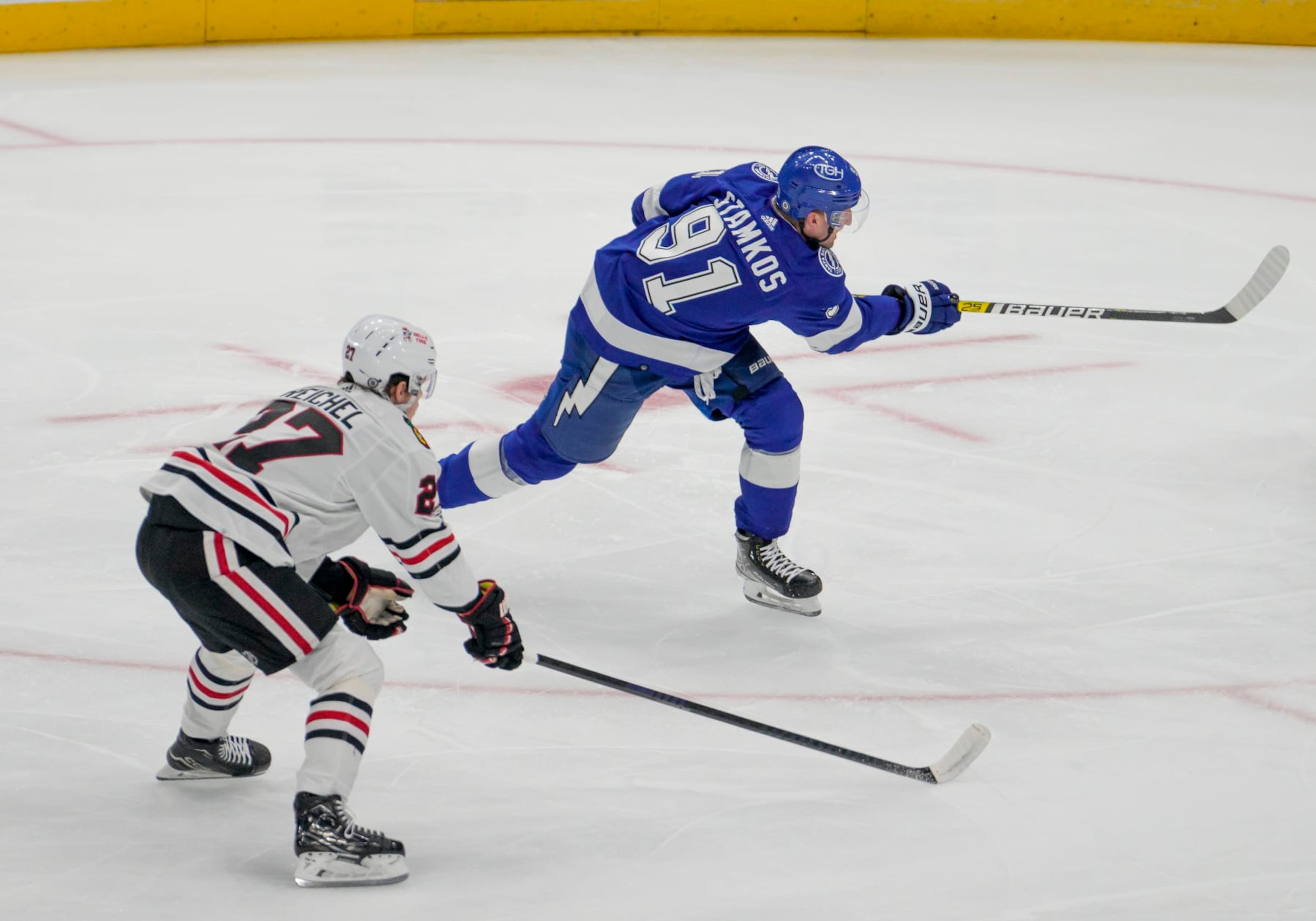 TAMPA, FL - NOVEMBER 09: Tampa Bay Lightning center Steven Stamkos (91) shoots the puck during the NHL Hockey match between the Tampa Bay Lightning and Chicago Blackhawks on November 9th, 2023 at Amalie Arena in Tampa, FL. (Photo by Andrew Bershaw/Icon Sportswire via Getty Images) TAMPA, FL - NOVEMBER 09: Tampa Bay Lightning center Steven Stamkos (91) shoots the puck during the NHL Hockey match between the Tampa Bay Lightning and Chicago Blackhawks on November 9th, 2023 at Amalie Arena in Tampa, FL. (Photo by Andrew Bershaw/Icon Sportswire via Getty Images)