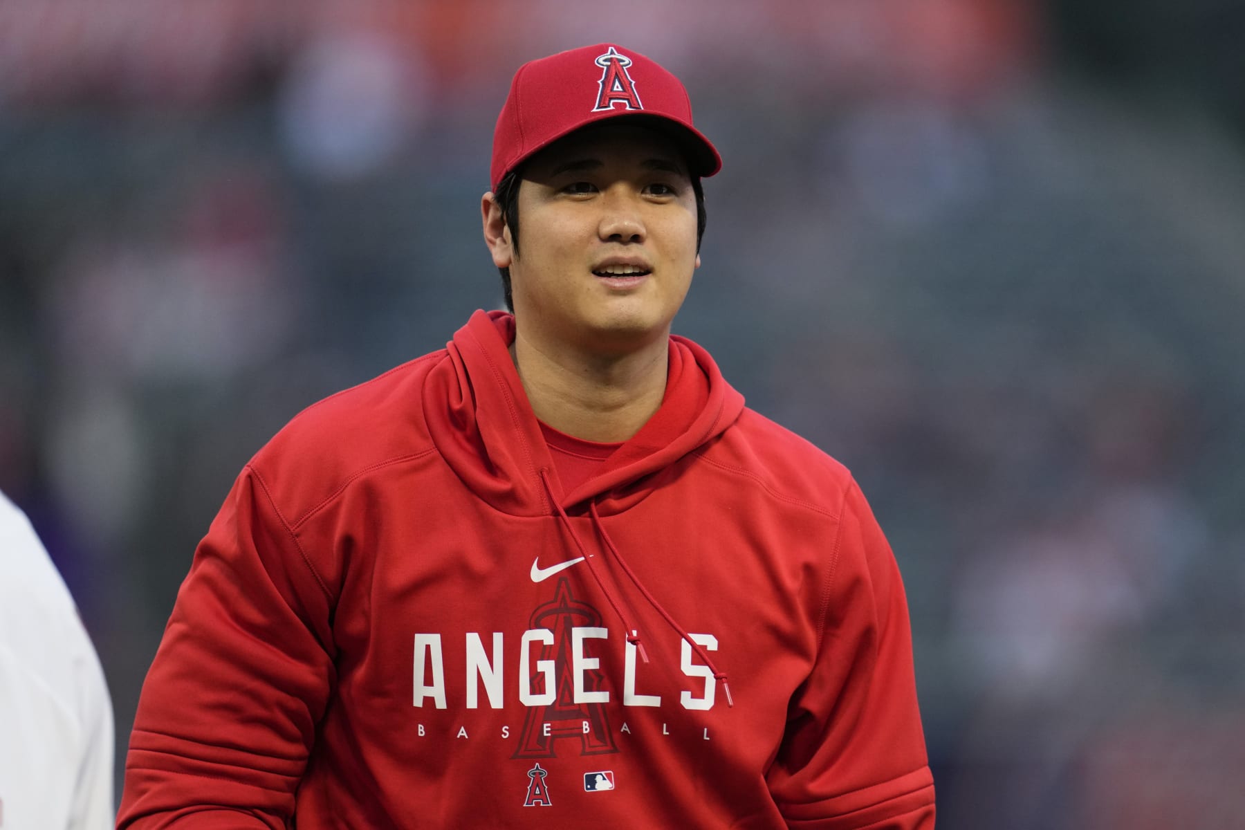Los Angeles Angels' Shohei Ohtani greets Angel Stadium employees before accepting the team's Most Valuable Player Award before a baseball game against the Oakland Athletics in Anaheim, Calif., Saturday, Sept. 30, 2023. (AP Photo/Ashley Landis)