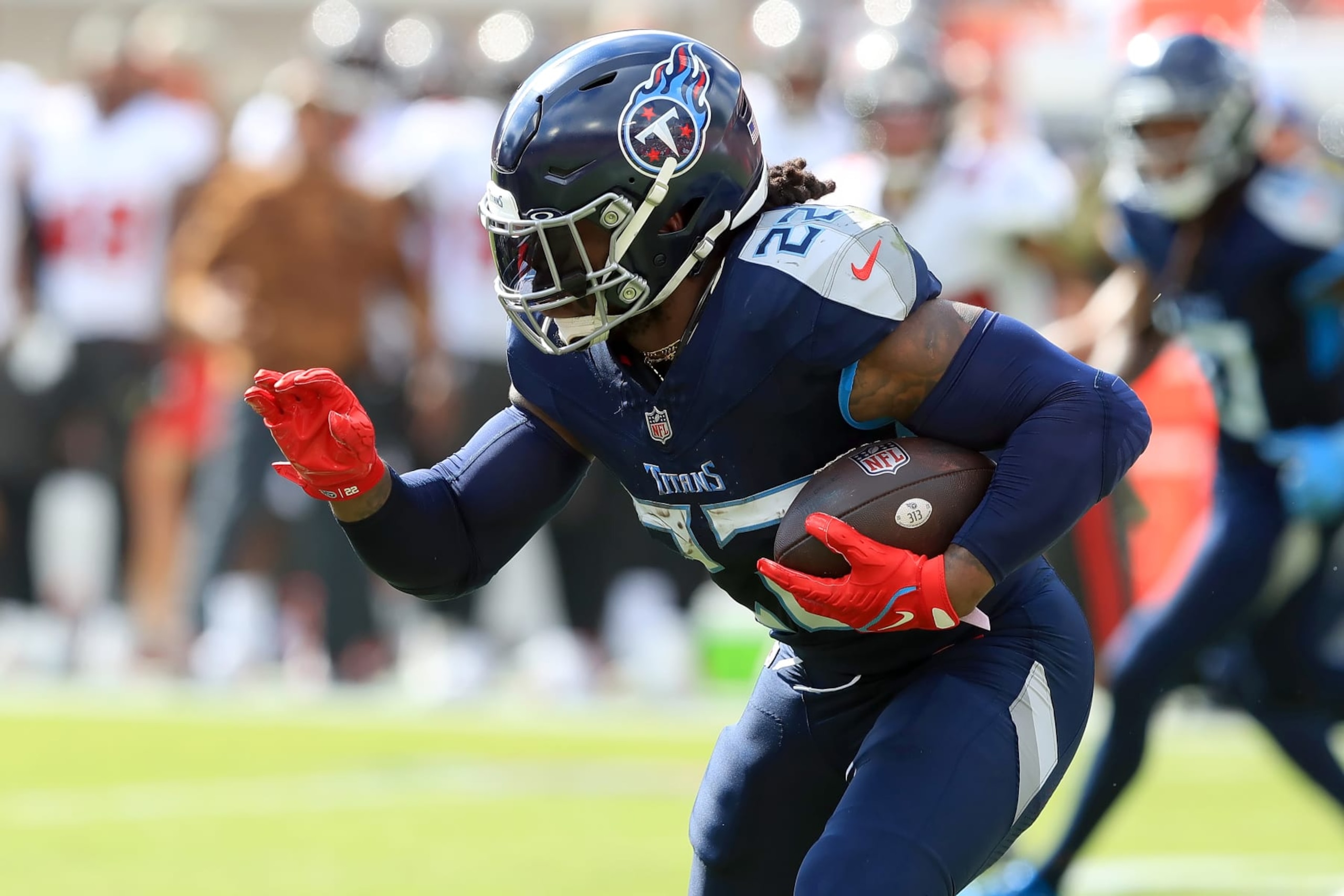 TAMPA, FL - NOVERMBER 12: Tennessee Titans Running Back Derrick Henry (22) carries the ball during the regular season game between the Tennessee Titans and the Tampa Bay Buccaneers on November 12, 2023 at Raymond James Stadium in Tampa, Florida. (Photo by Cliff Welch/Icon Sportswire via Getty Images)