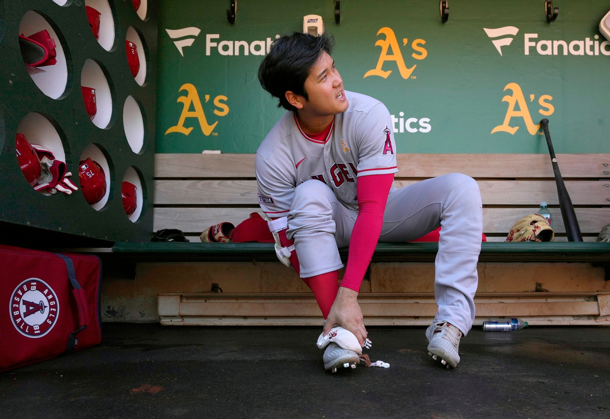 OAKLAND, CALIFORNIA - SEPTEMBER 03: Shohei Ohtani #17 of the Los Angeles Angels is seen in the dugout preparing for his game against the Oakland Athletics at RingCentral Coliseum on September 03, 2023 in Oakland, California. (Photo by Thearon W. Henderson/Getty Images) OAKLAND, CALIFORNIA - SEPTEMBER 03: Shohei Ohtani #17 of the Los Angeles Angels is seen in the dugout preparing for his game against the Oakland Athletics at RingCentral Coliseum on September 03, 2023 in Oakland, California. (Photo by Thearon W. Henderson/Getty Images)