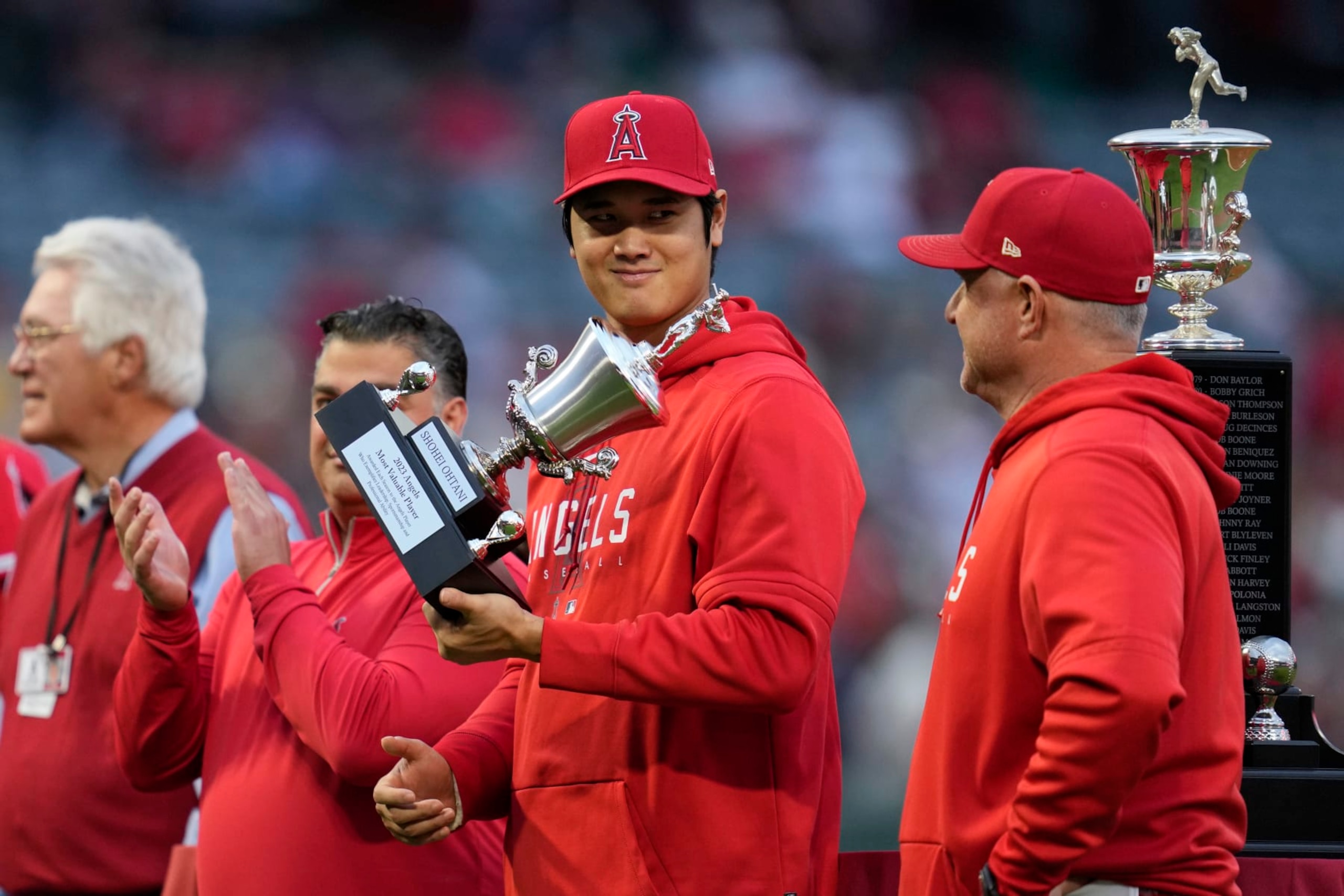Los Angeles Angels' Shohei Ohtani, second from right, accepts the team's Most Valuable Player Award before a baseball game against the Oakland Athletics in Anaheim, Calif., Saturday, Sept. 30, 2023. (AP Photo/Ashley Landis) Los Angeles Angels' Shohei Ohtani, second from right, accepts the team's Most Valuable Player Award before a baseball game against the Oakland Athletics in Anaheim, Calif., Saturday, Sept. 30, 2023. (AP Photo/Ashley Landis)