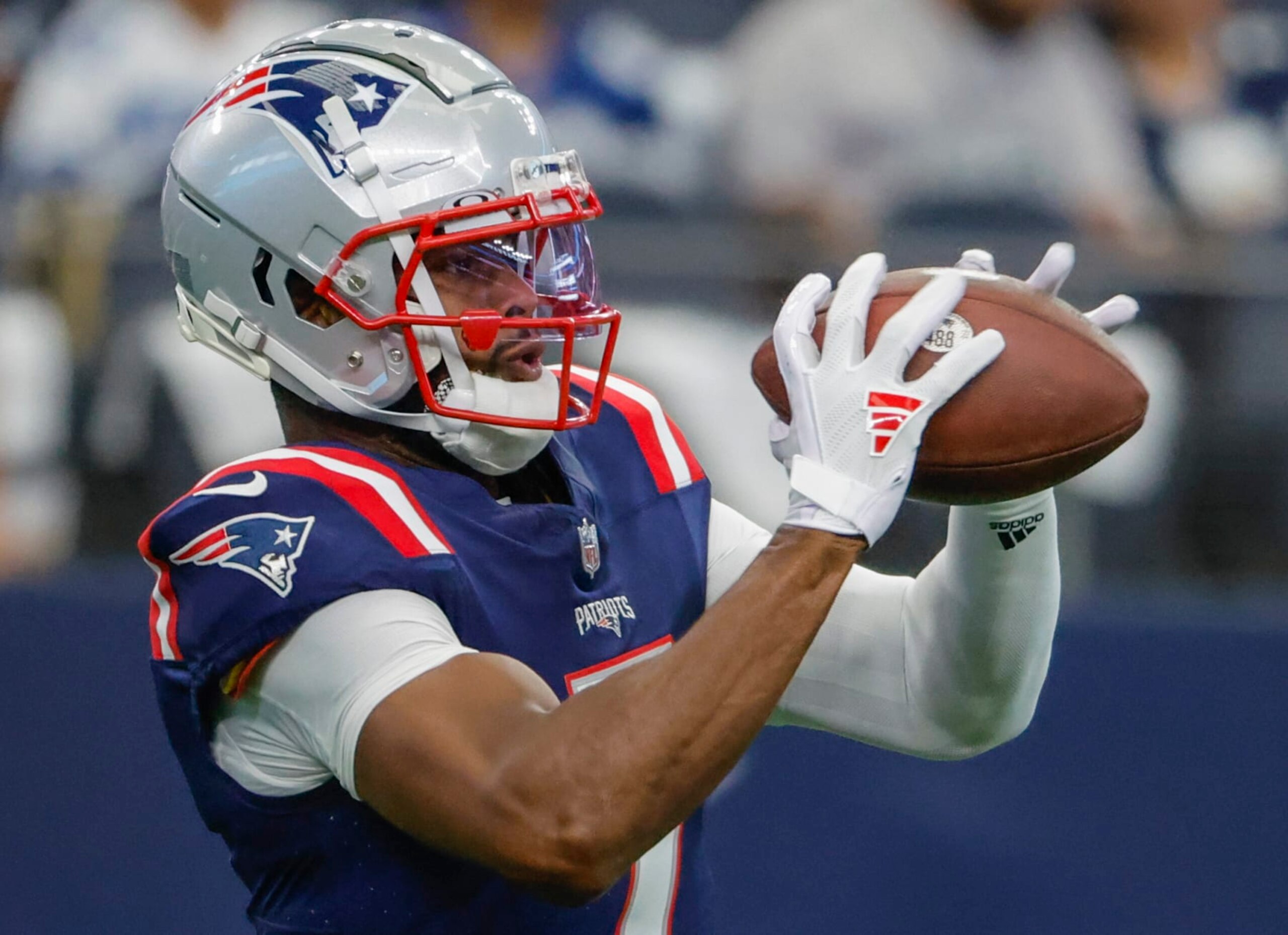 Arlington, TX - October 1: New England Patriots WR JuJu Smith-Schuster catches the ball in warmups before the game. The Patriots lost to the Dallas Cowboys, 38-3. (Photo by Matthew J. Lee/The Boston Globe via Getty Images)