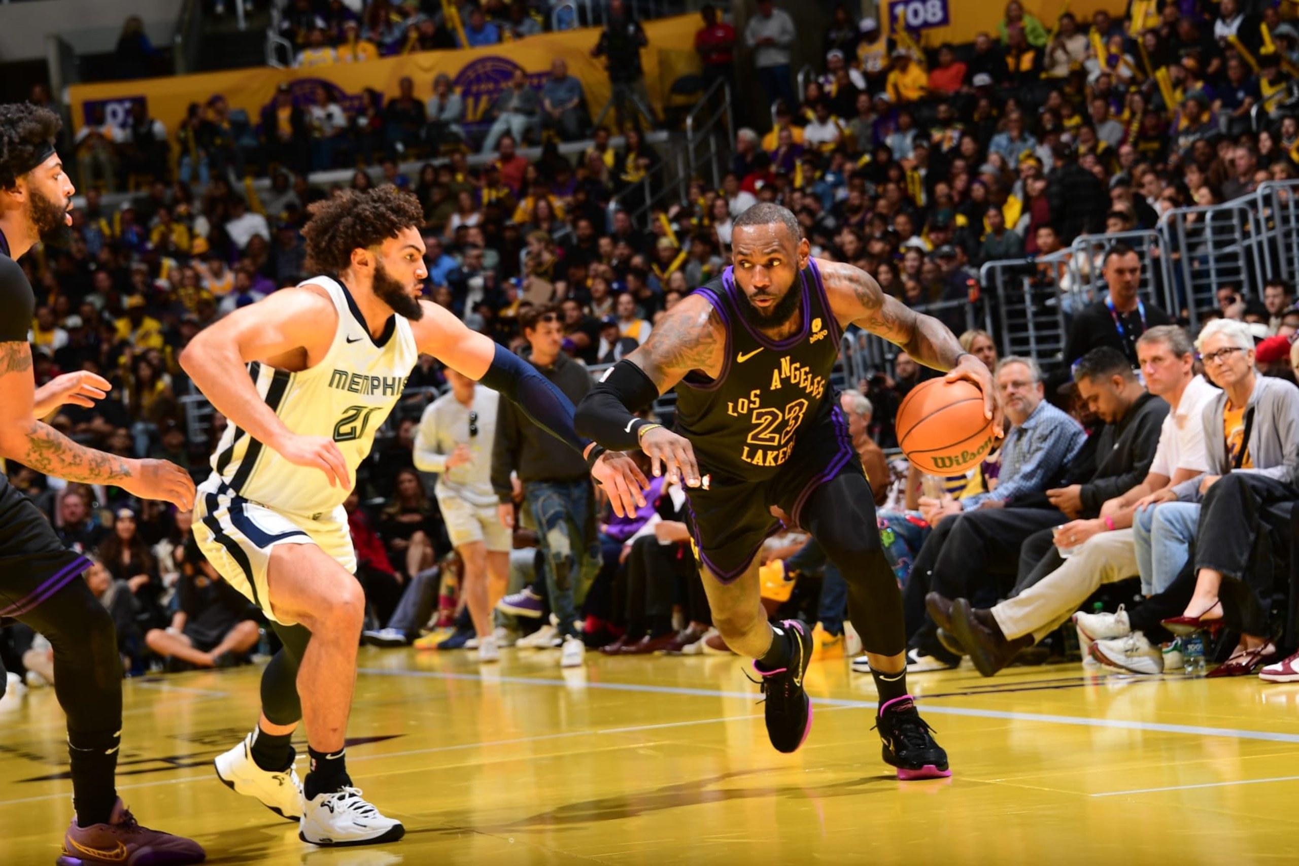 LOS ANGELES, CA - NOVEMBER 14: LeBron James #23 of the Los Angeles Lakers drives to the basket during the game against the Memphis Grizzlies during the In-Season Tournament on November 14, 2023 at Crypto.Com Arena in Los Angeles, California. NOTE TO USER: User expressly acknowledges and agrees that, by downloading and/or using this Photograph, user is consenting to the terms and conditions of the Getty Images License Agreement. Mandatory Copyright Notice: Copyright 2023 NBAE (Photo by Adam Pantozzi/NBAE via Getty Images)