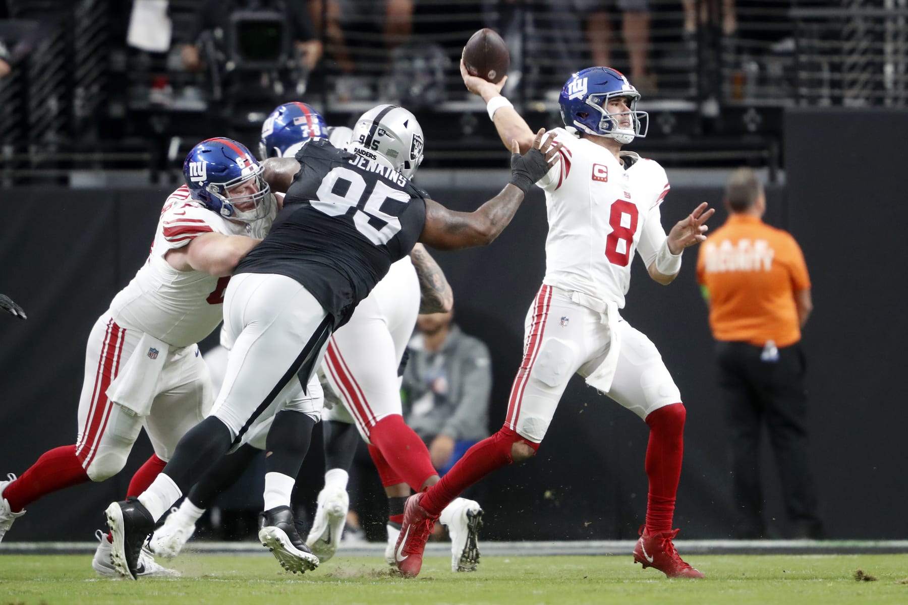 LAS VEGAS, NEVADA - NOVEMBER 05: Daniel Jones #8 of the New York Giants throws a pass in the first quarter of a game against the Las Vegas Raiders at Allegiant Stadium on November 05, 2023 in Las Vegas, Nevada. (Photo by Steve Marcus/Getty Images)