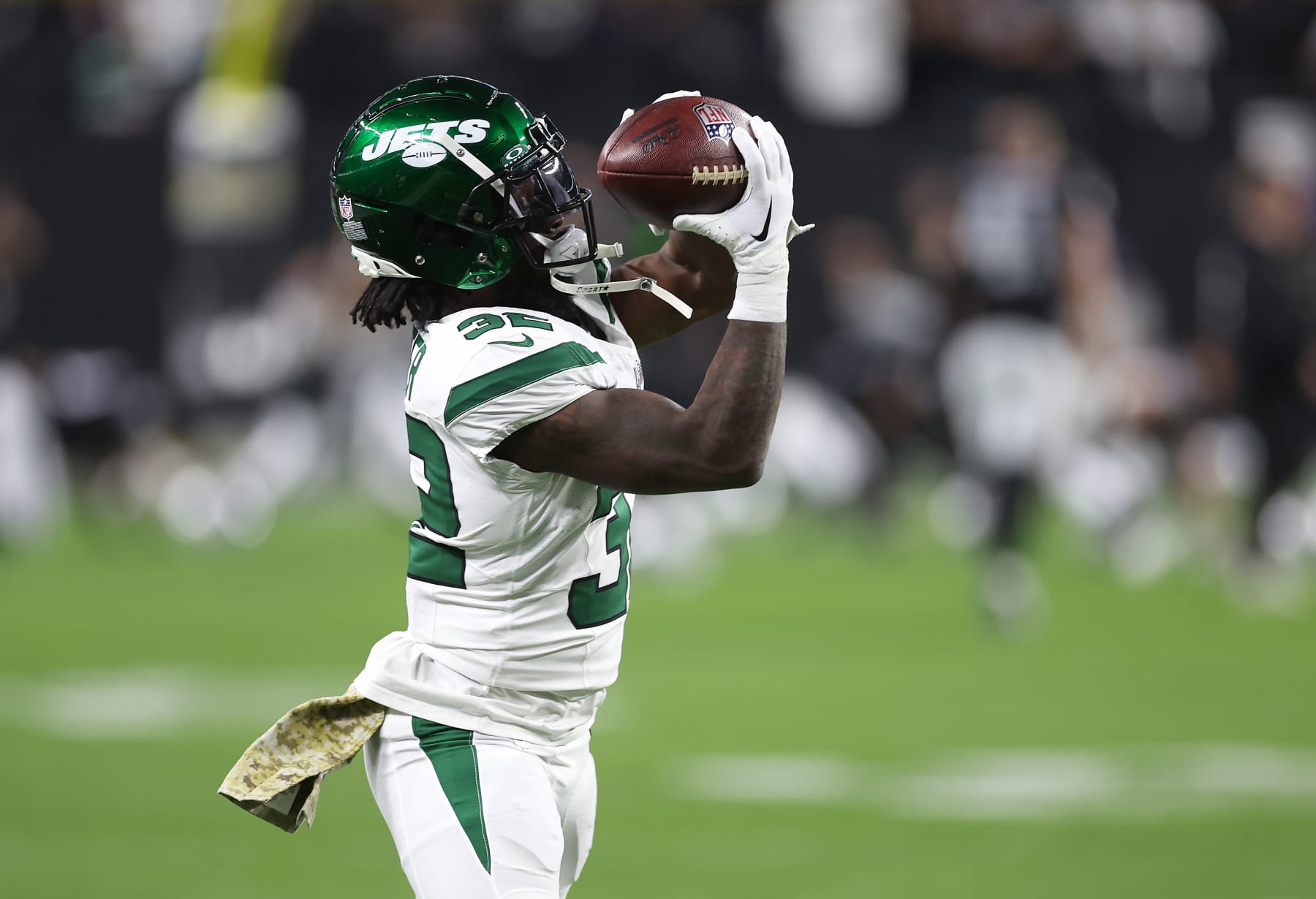 LAS VEGAS, NEVADA - NOVEMBER 12:  Running back Michael Carter #32 of the New York Jets warms up prior to the game against the Las Vegas Raiders at Allegiant Stadium on November 12, 2023 in Las Vegas, Nevada. (Photo by Sean M. Haffey/Getty Images)