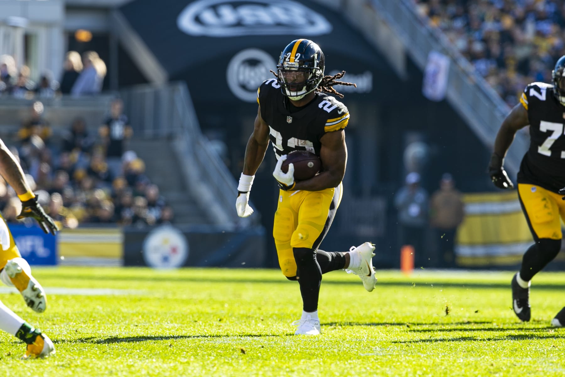 PITTSBURGH, PA - NOVEMBER 12: Pittsburgh Steelers running back Najee Harris (22) runs with the ball during the regular season NFL football game between the Green Bay Packers and Pittsburgh Steelers on November 12, 2023 at Acrisure Stadium in Pittsburgh, PA. (Photo by Mark Alberti/Icon Sportswire via Getty Images)