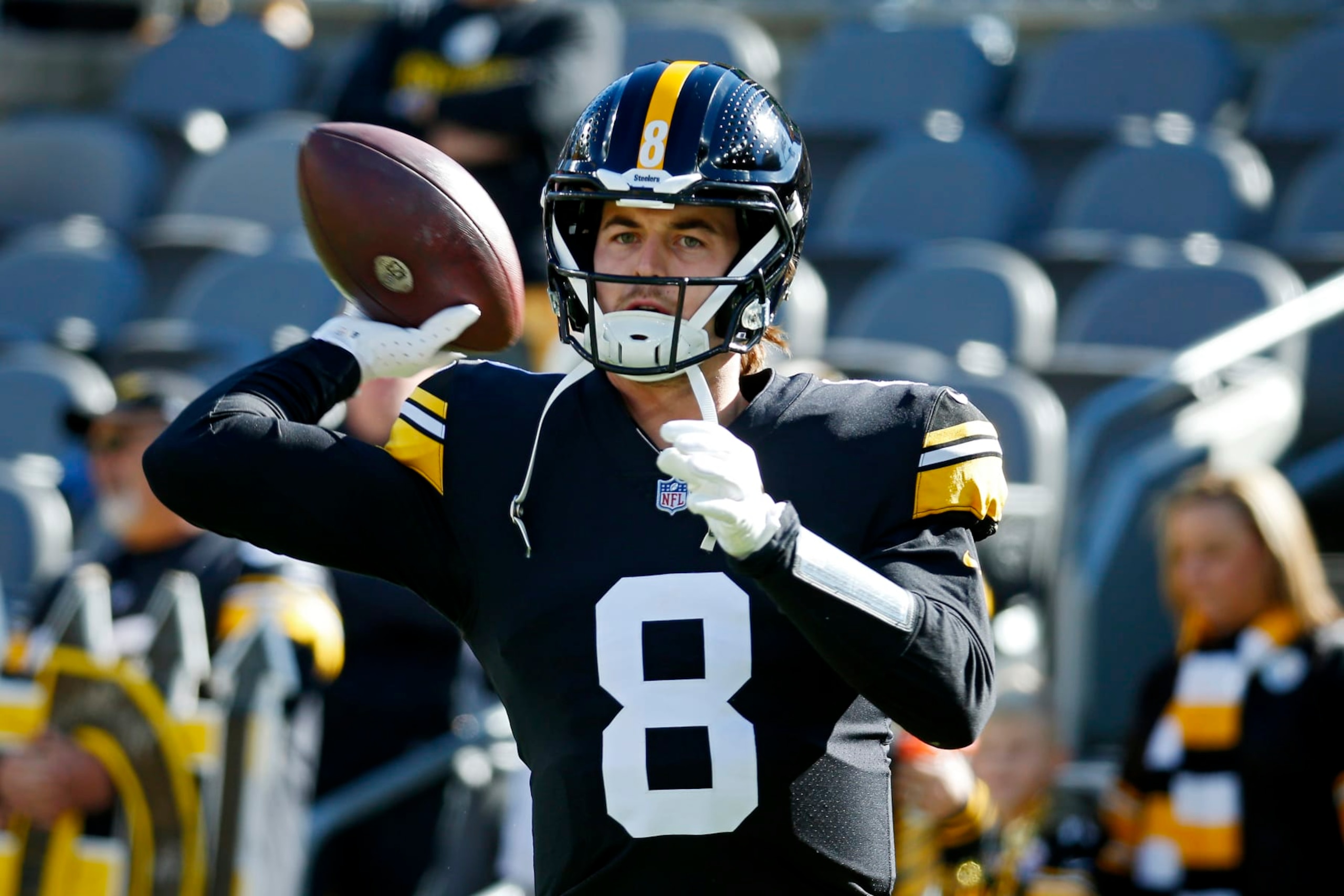 PITTSBURGH, PENNSYLVANIA - NOVEMBER 12: Kenny Pickett #8 of the Pittsburgh Steelers warms up prior to a game against the Green Bay Packers at Acrisure Stadium on November 12, 2023 in Pittsburgh, Pennsylvania. (Photo by Justin K. Aller/Getty Images)