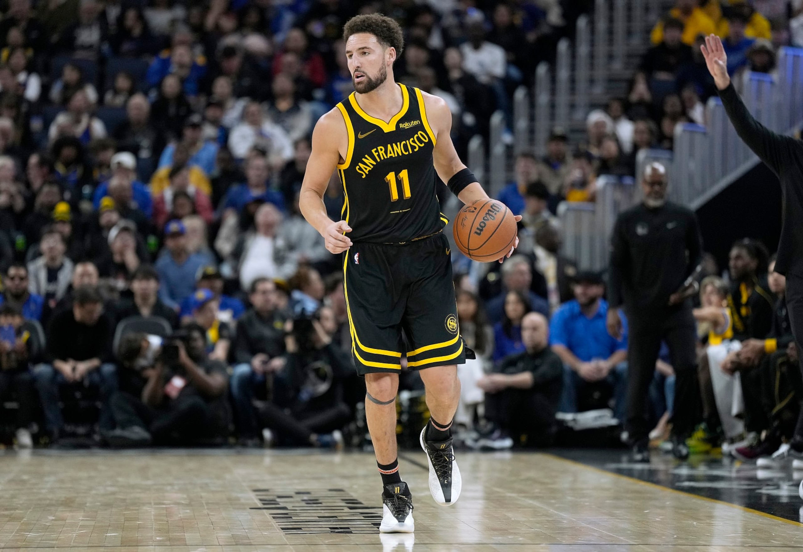 SAN FRANCISCO, CALIFORNIA - NOVEMBER 12: Klay Thompson #11 of the Golden State Warriors dribbles the ball up court against the Minnesota Timberwolves during the second half of an NBA basketball game at Chase Center on November 12, 2023 in San Francisco, California. NOTE TO USER: User expressly acknowledges and agrees that, by downloading and or using this photograph, User is consenting to the terms and conditions of the Getty Images License Agreement. (Photo by Thearon W. Henderson/Getty Images)