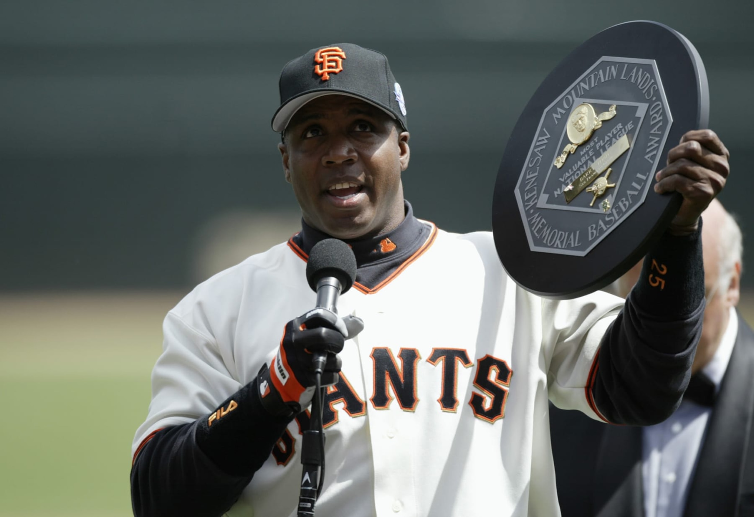 SAN FRANCISCO - APRIL 12:  Barry Bonds #25 of the San Francisco Giants gets his 2003 National league MVP award before the game against the Milwaukee Brewers at SBC Park on April 12, 2004 in San Francisco, California. The Giants defeated the Brewers 7-5. (Photo by Brad Mangin/MLB Photos via Getty Images)